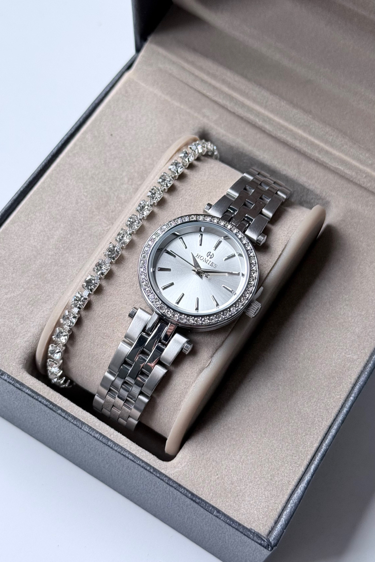 WOMEN'S WRIST WATCH ORIGINAL GIFT BOX AND BRACELET GIFT.HNDHF7334