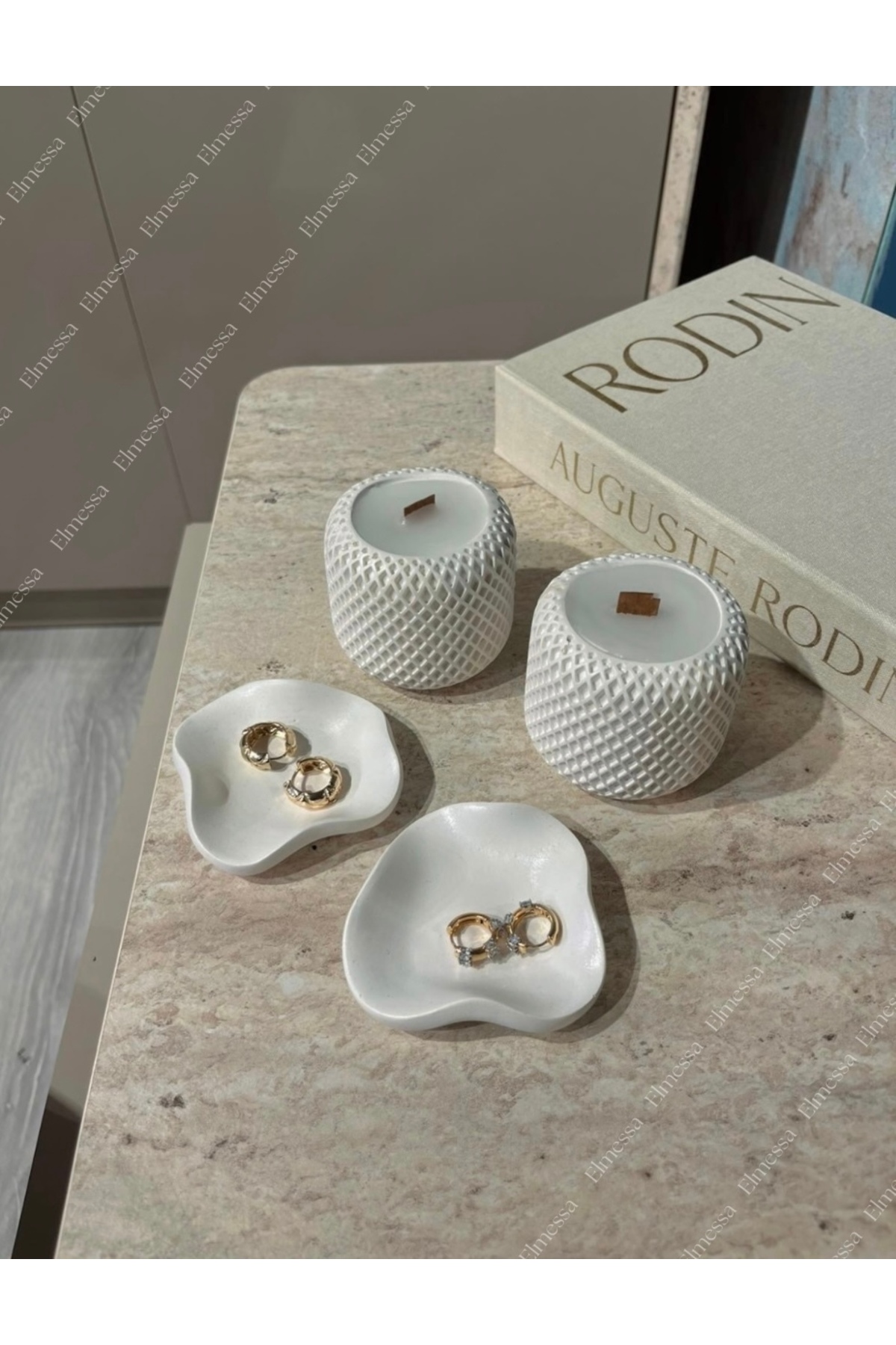 With 3-piece decor products(varnished)