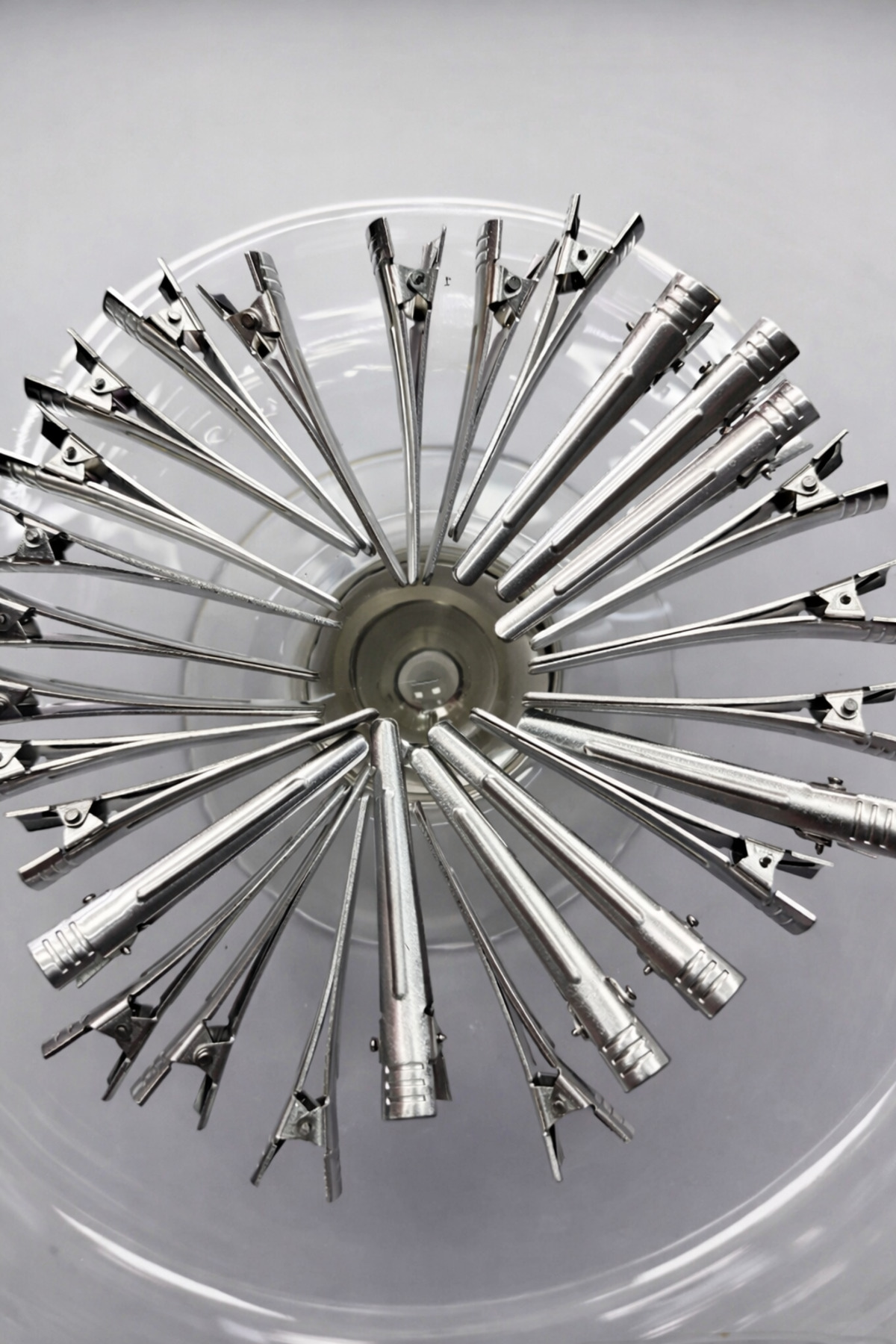 KIRMIZICOSMETİCS Kulmy 30 kusů Hliníkové kulmy na vlasy Kadeřnické kulmy na f...