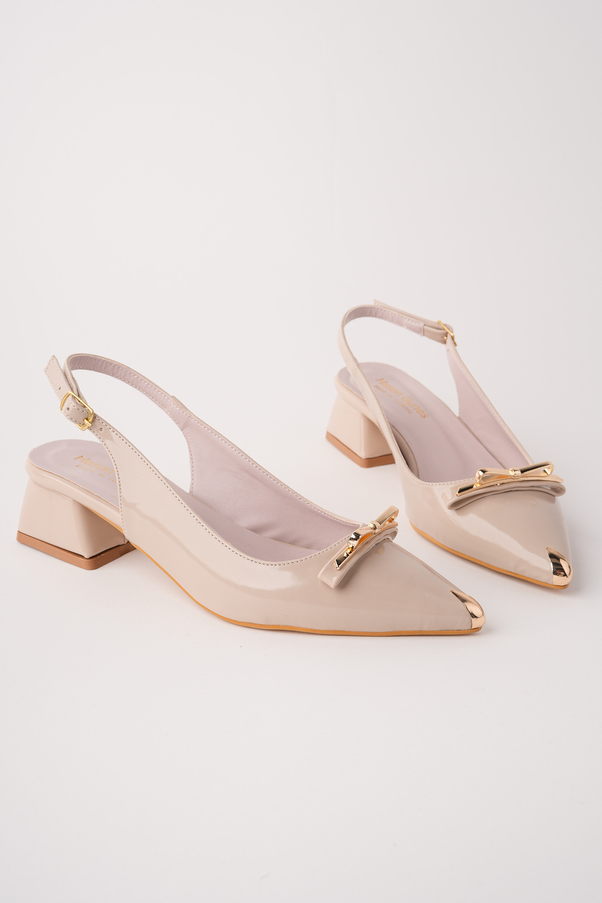 RoseVeno  Kadın Ten Rugan Gold Toka Detaylı Yeni Sezon Kısa Topuklu Ayakkabı