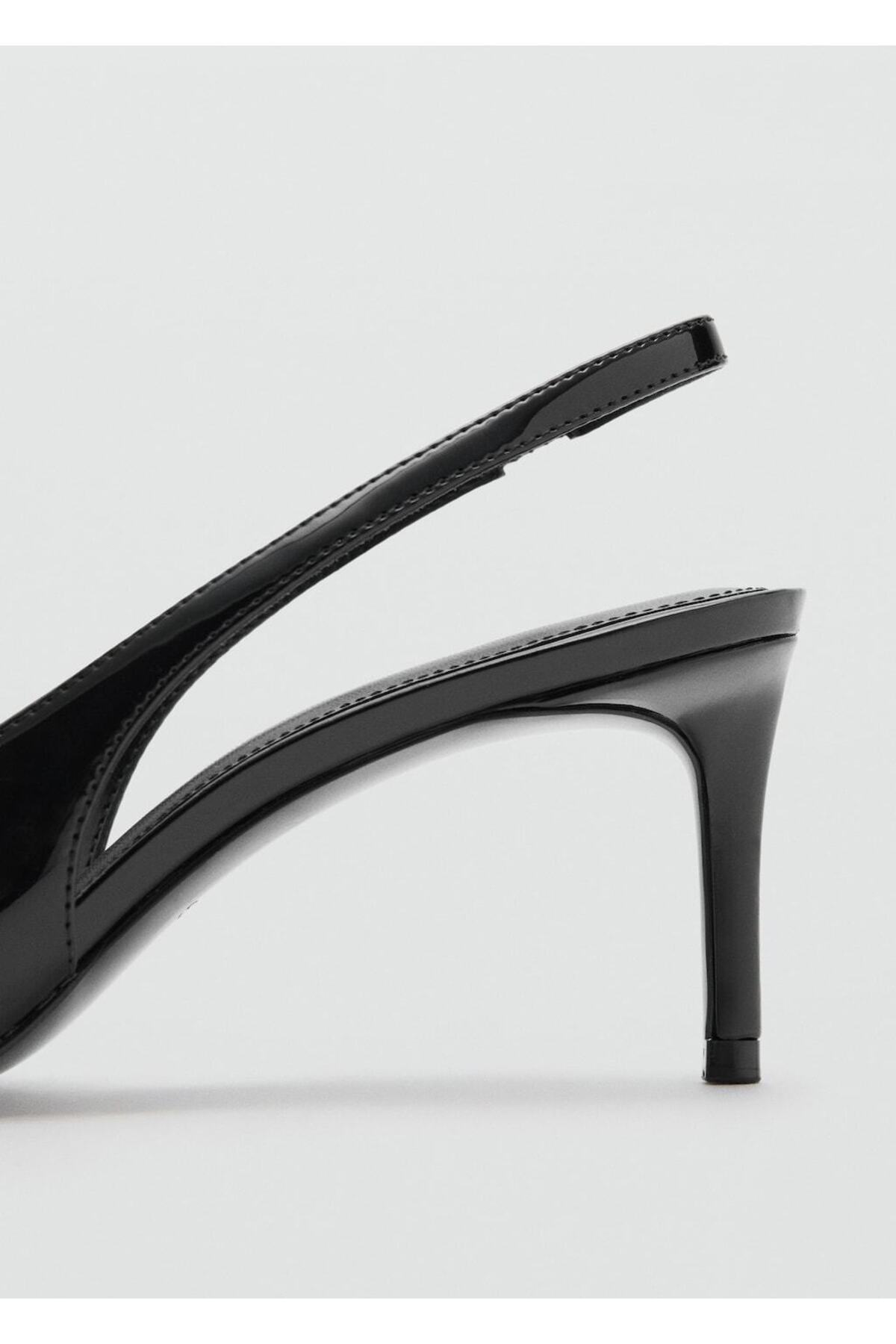 MANGO  Metalik detaylı rugan topuklu ayakkabı - Görsel 4