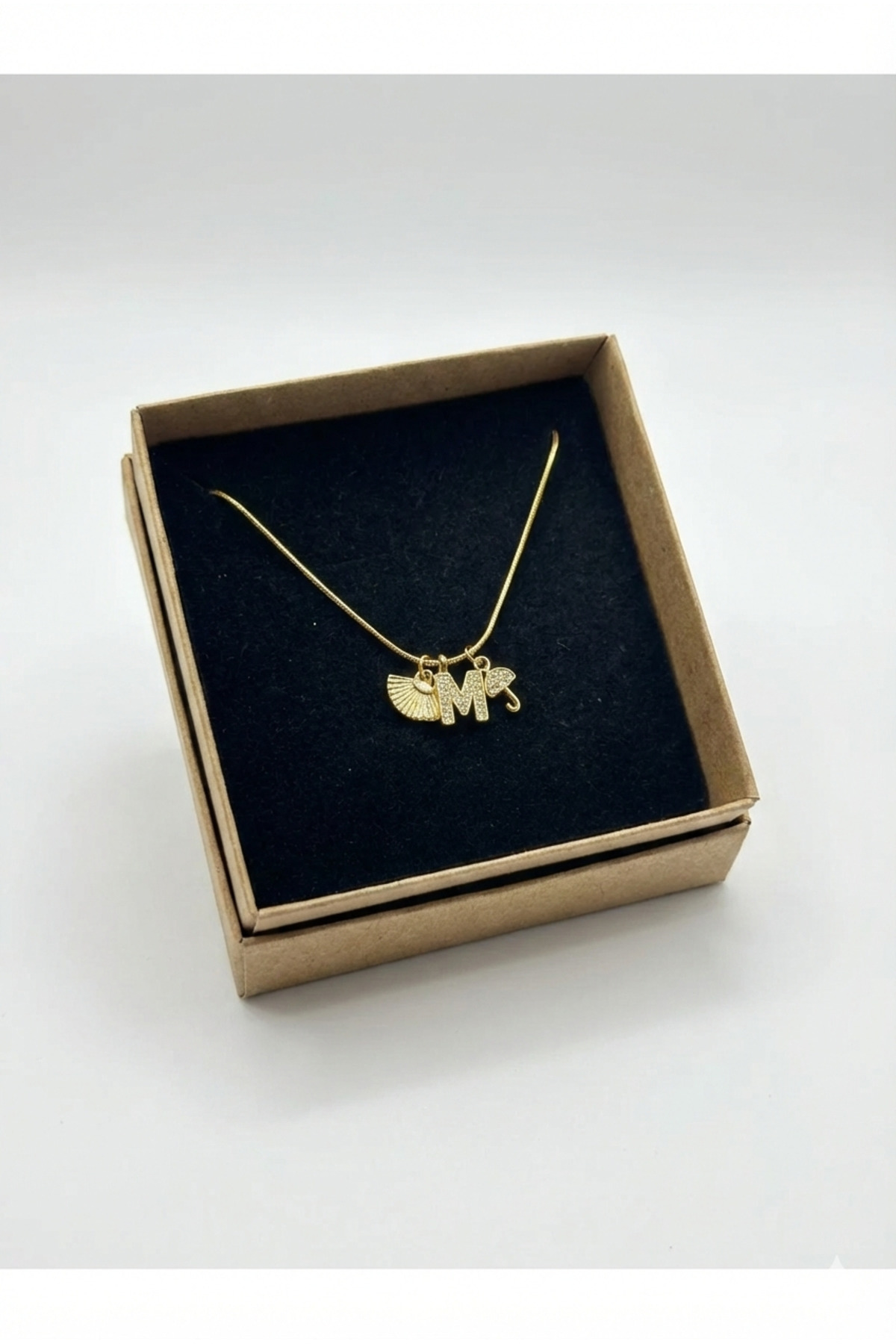 Yelpaze Figürlü Taşlı Şemsiye ve Harf Charm Çelik Gold Kadın Kolye – Sevgililer Günü Özel - Detay Görseli 3