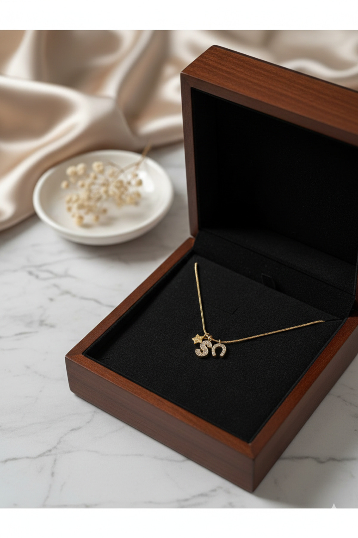 Nal Figürlü Yıldız ve Harf Charm Çelik Zincirli Gold Kadın Kolye (40 cm) – Sevgililer Günü Özel