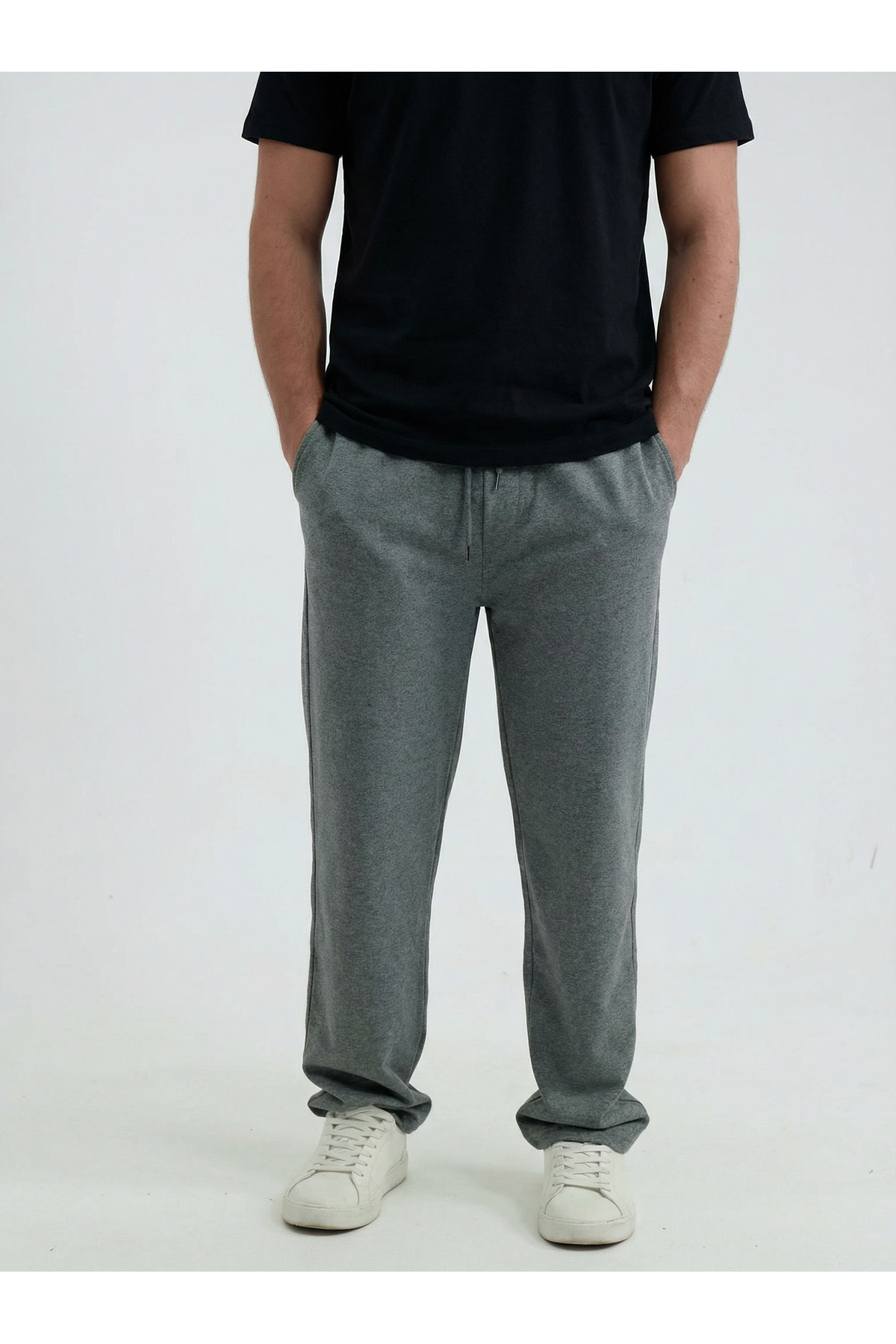 بدلة رياضية فضفاضة برباطين وساق واسعة