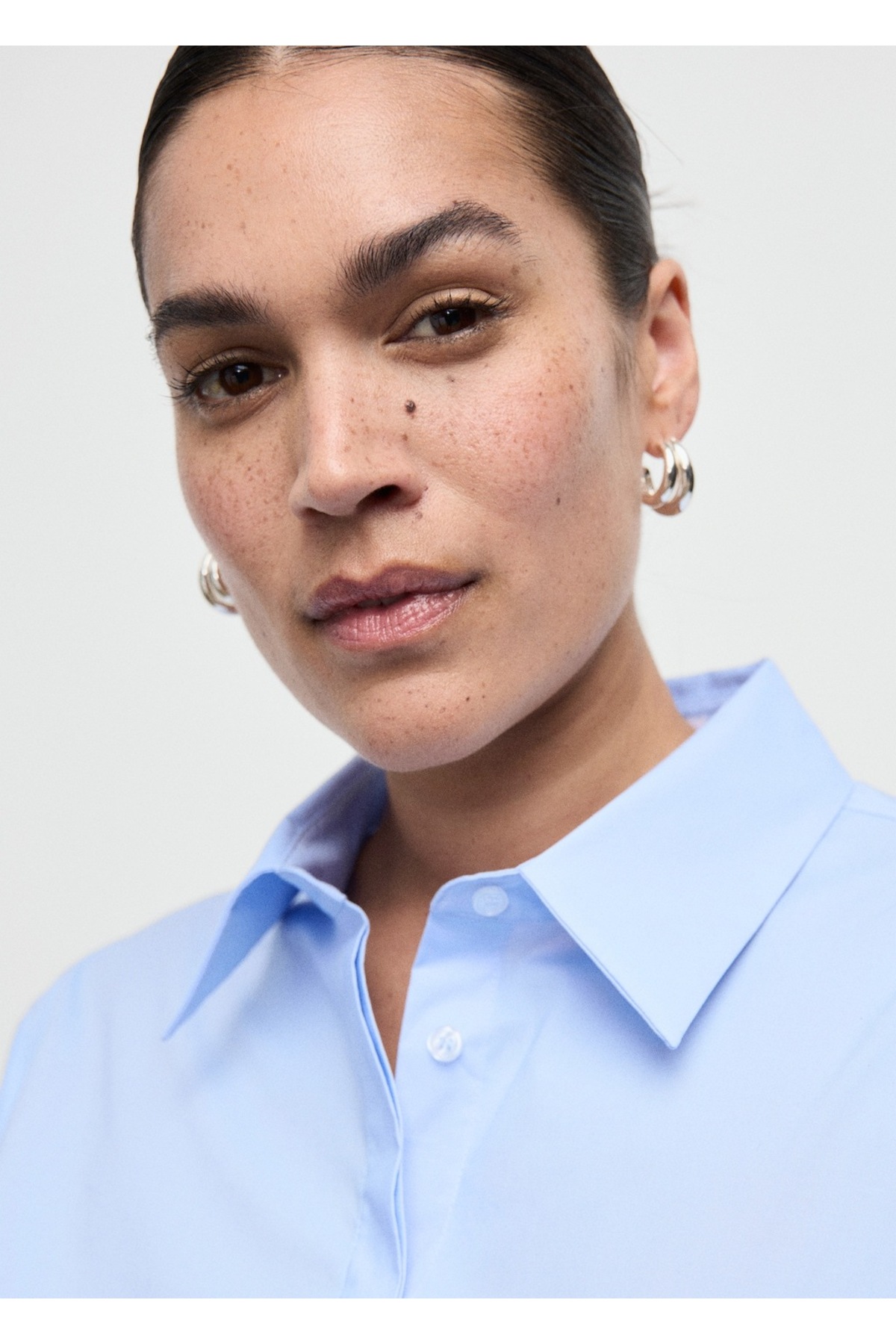 MANGO  Bedene oturan poplin gömlek - Görsel 8