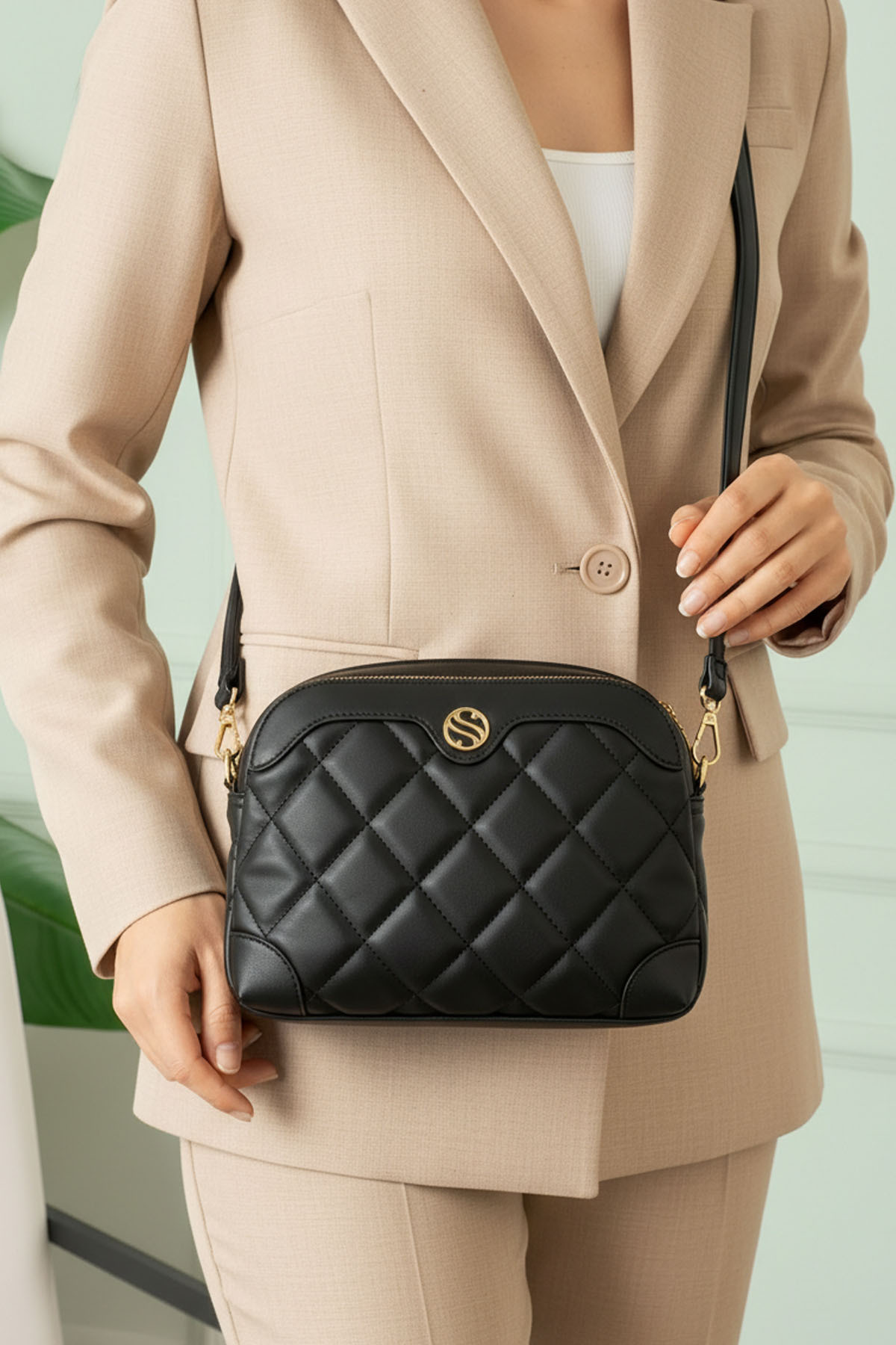 Lifonbag Kadın Siyah 4 Bölmeli Ayarlanabilir Çapraz Askılı Kapitone Yumuşak Deri Omuz Çantası fotoğrafı 4 (önizleme)
