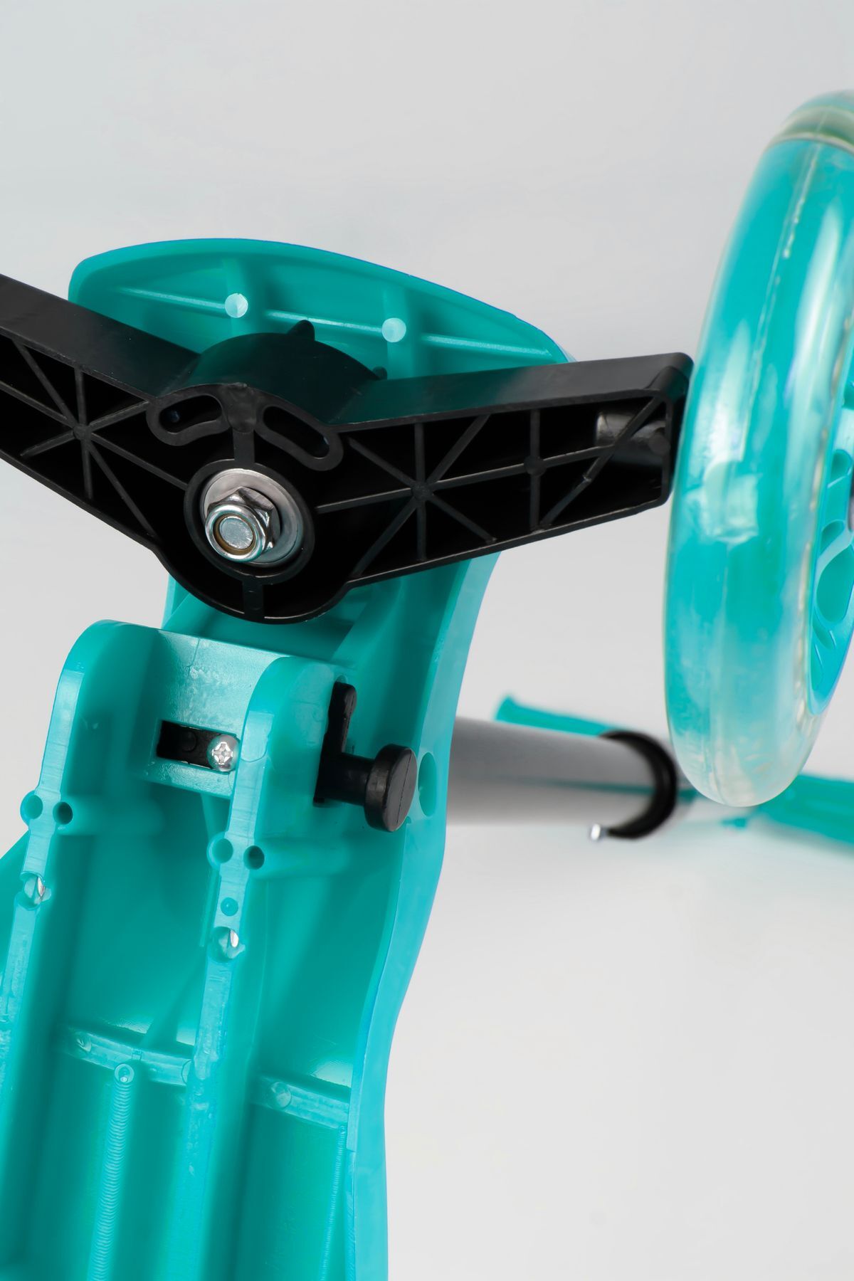 Triathlon T212-M Katlanabilir LED Işıklı Scooter | Ayarlanabilir Yükseklik | Arka Fren | 3 Tekerlek | 3+ Yaş fotoğrafı 6 (önizleme)