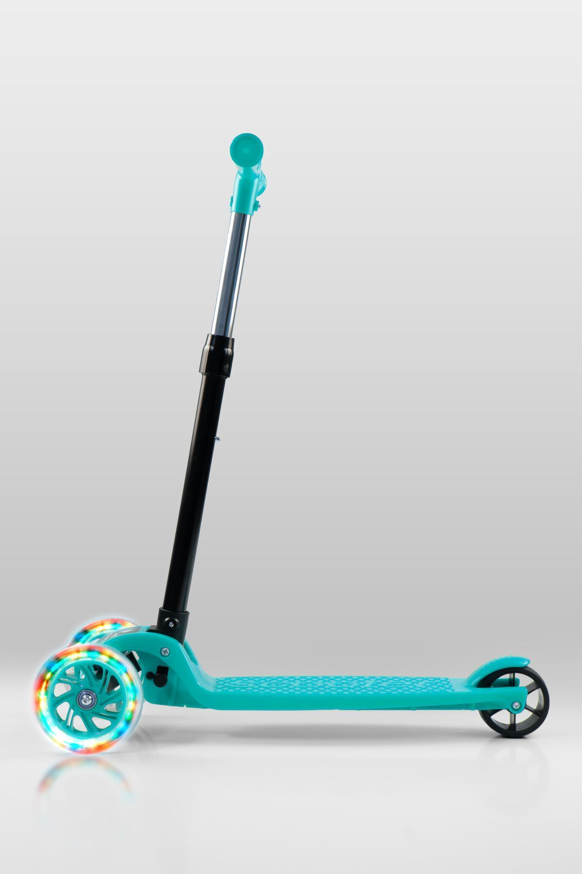 Triathlon T212-M Katlanabilir LED Işıklı Scooter | Ayarlanabilir Yükseklik | Arka Fren | 3 Tekerlek | 3+ Yaş fotoğrafı 4 (önizleme)