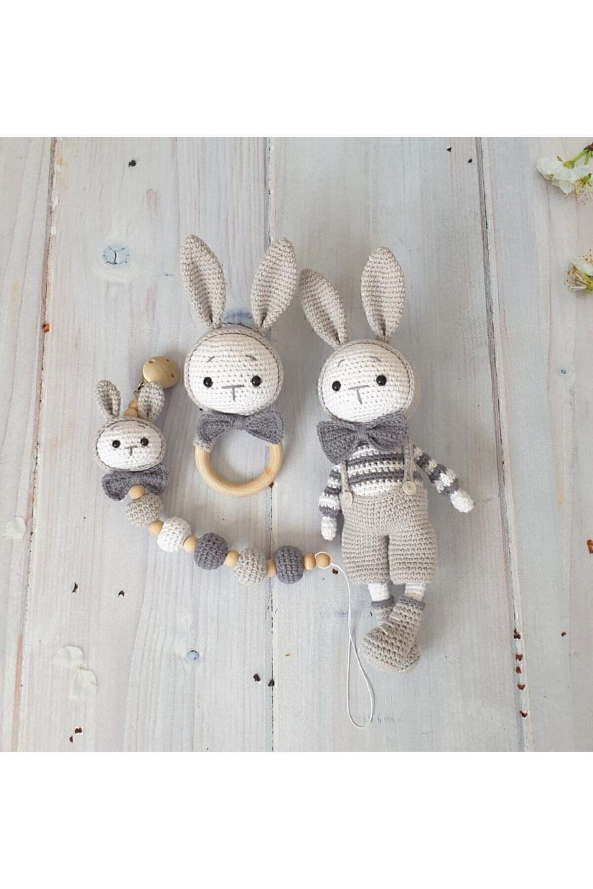 Genel Markalar Amigurumi Yenidoğan Tulumlu Tavşan Set, Uyku Arkadaşı, Çıngırak ve Emzik Zinciri fotoğrafı 2 (önizleme)