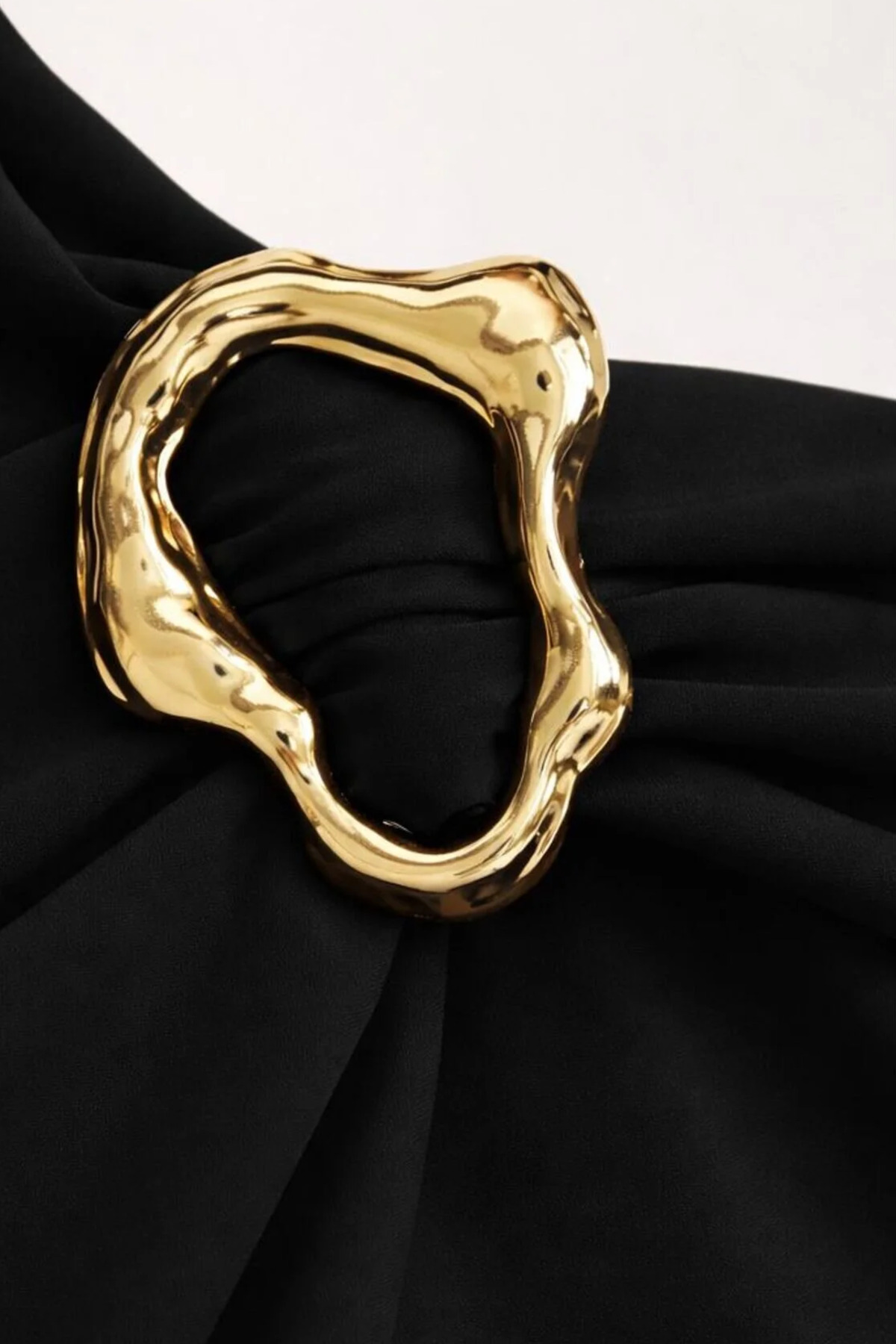 World Fashion Trends  V Yaka Toka Detaylı Kuşaklı Toparlayıcı Kalıp Mini Elbise - Görsel 3