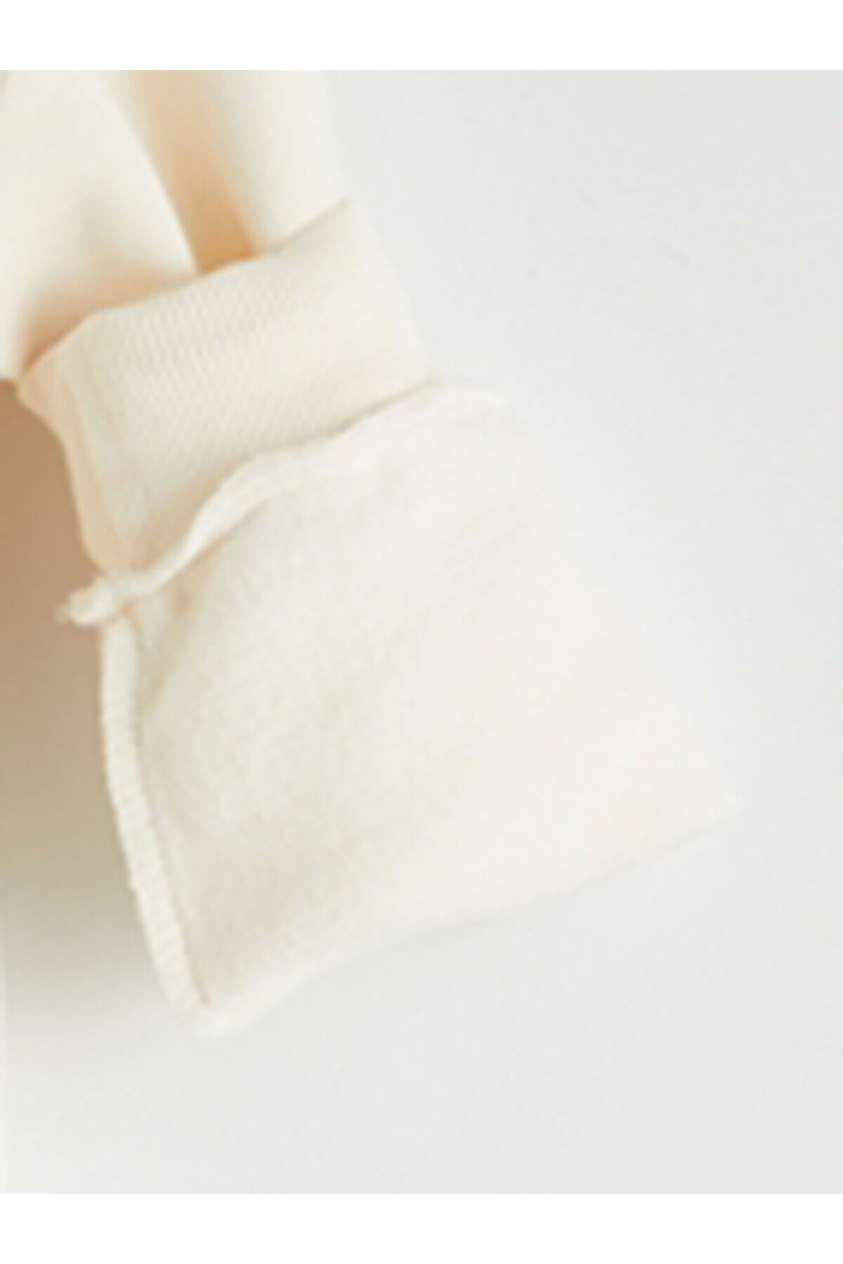 LC Waikiki Meral Collection Ekru Kuromi Baskılı Kız Çocuk Kalın Sweatshirt fotoğrafı 4 (önizleme)