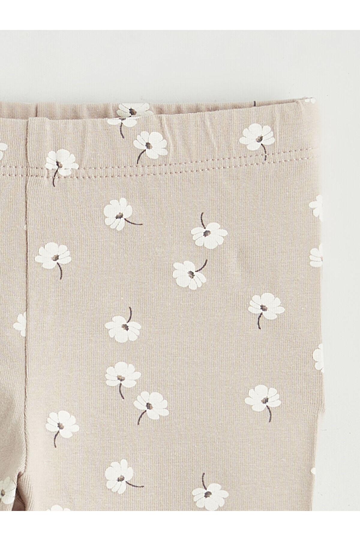 LC Waikiki Nevaa Collection Ekru Çiçek Baskılı Kız Bebek Tişört ve Eşofman Alt Takım fotoğrafı 7 (önizleme)