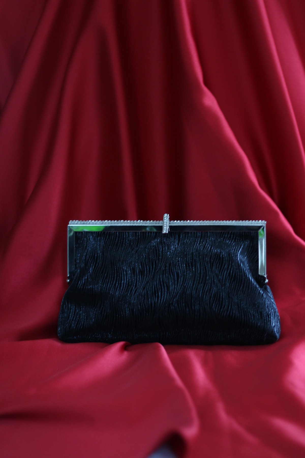 Women's Black Metal Framed Stone Detailed Chain Evening Bag