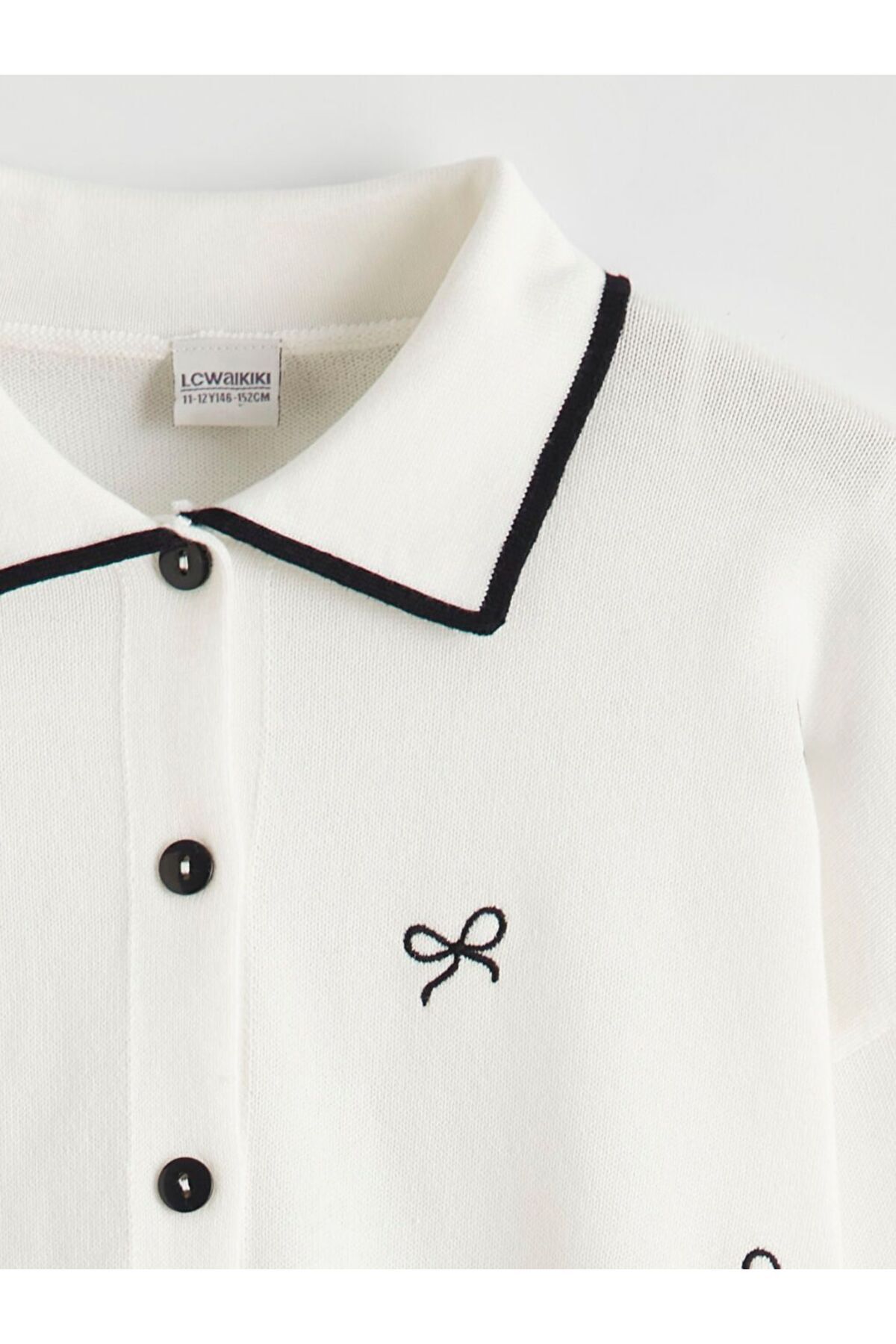 LC Waikiki Polo Yaka Fiyonk Nakışlı Kız Çocuk Triko Hırka fotoğrafı 2 (önizleme)
