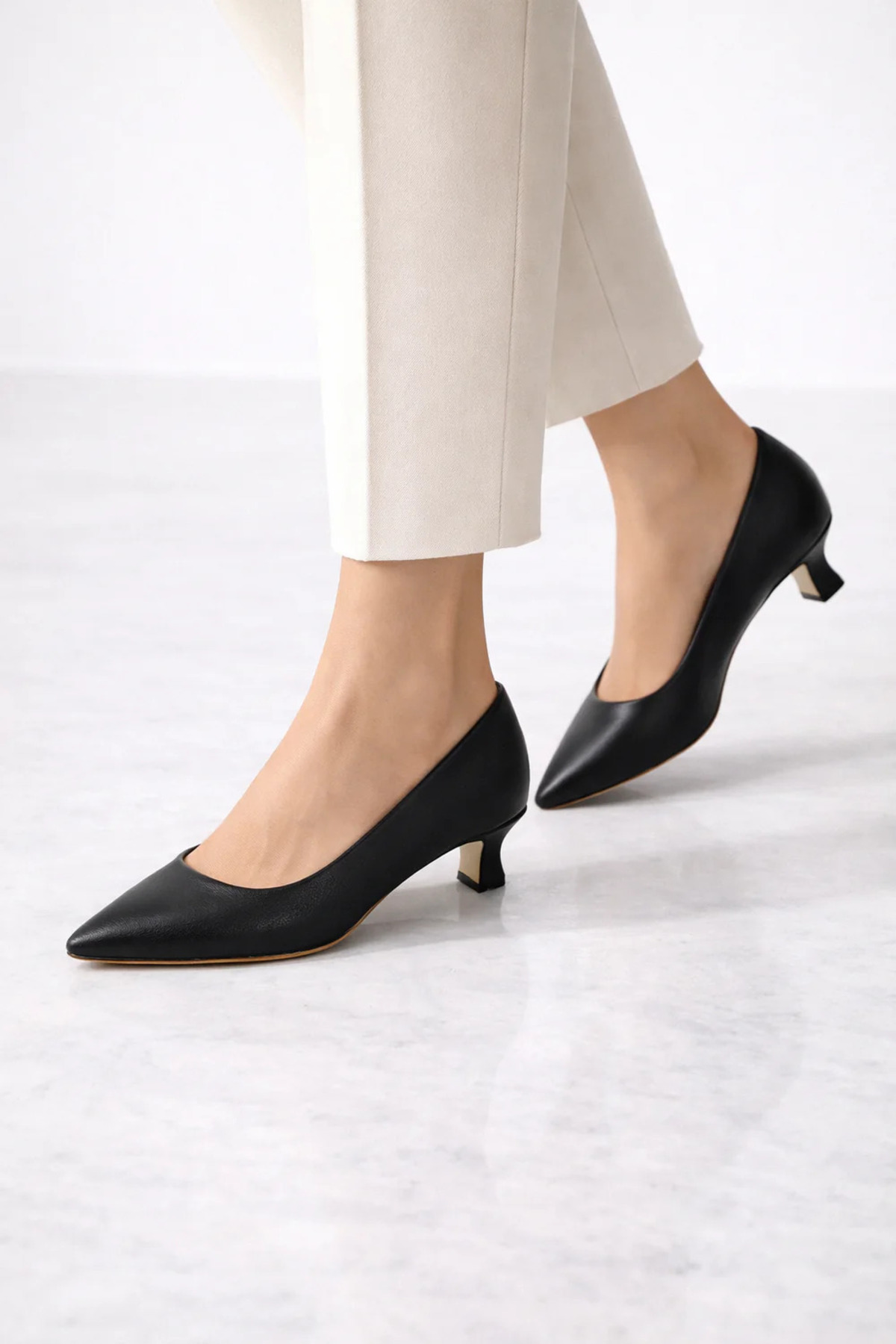 YadeGrande  Diva Kadın Büyük Numara (41-42-43) Siyah Deri 3 cm Şampanya Mini Topuklu Stiletto