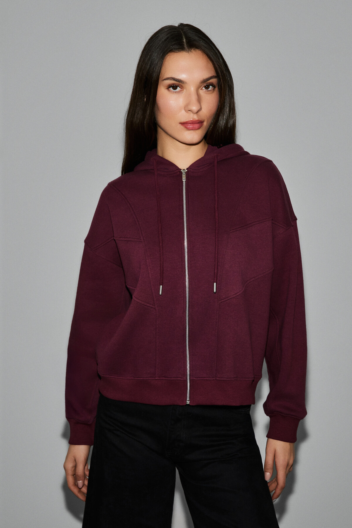 GRIMELANGE  VYSELLE Kadın Önü Kesikli Metal Fermuarlı Kapüşonlu Etiket Detaylı Oversize Bordo Sweatshirt - Görsel 6
