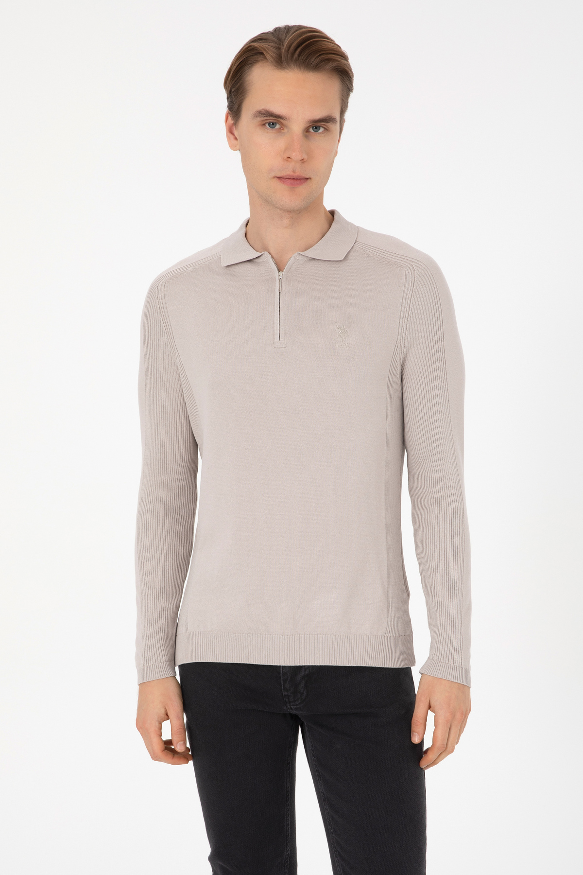 یو اس پولو پلیور مردانه یقه پولو نیم زیپ اسلیم فیت طرح سنگ دوزی شده کد ۵۰۳۱۵۸۰۶-VR049