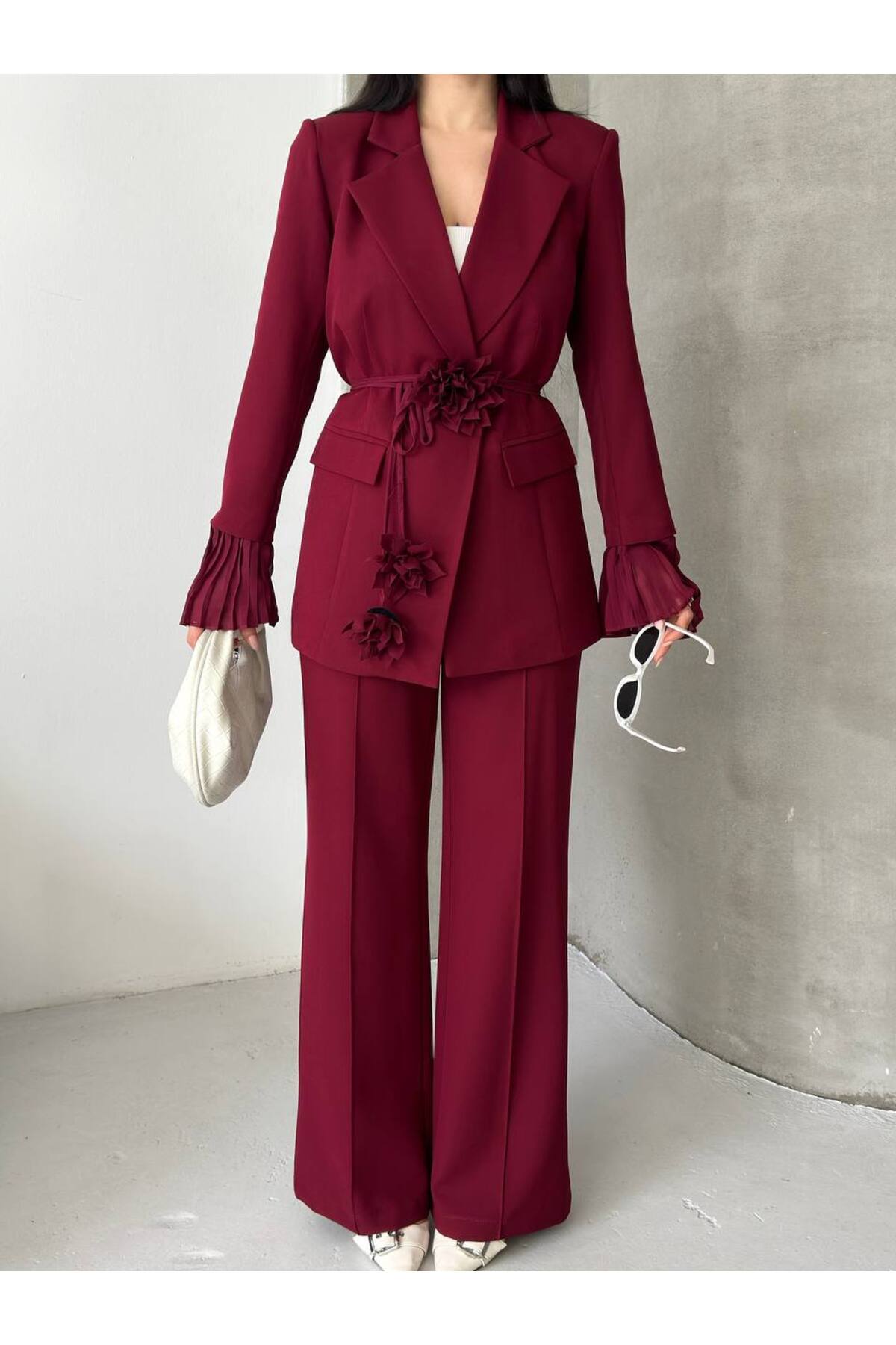 Costume femme avec accessoire rose détaillé - Görsel 8