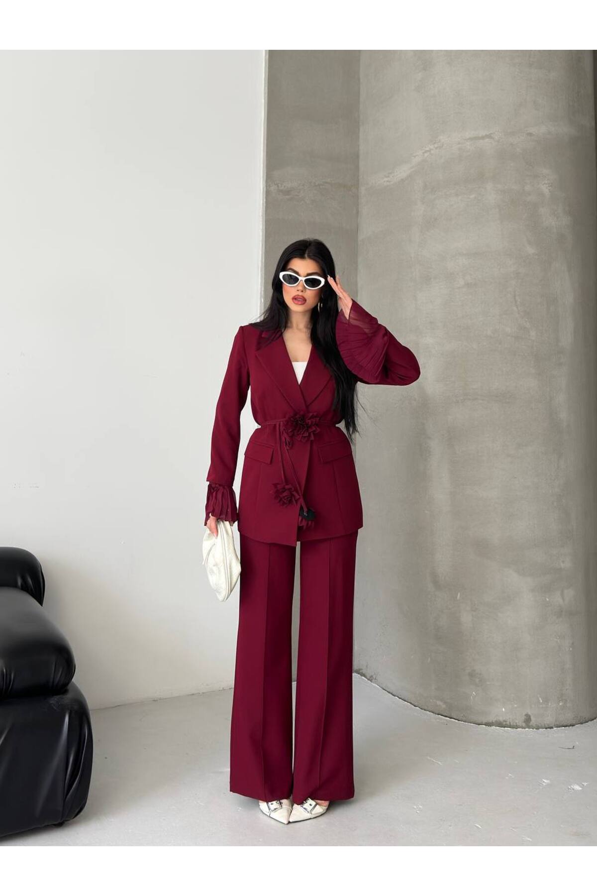 Costume femme avec accessoire rose détaillé - Görsel 5