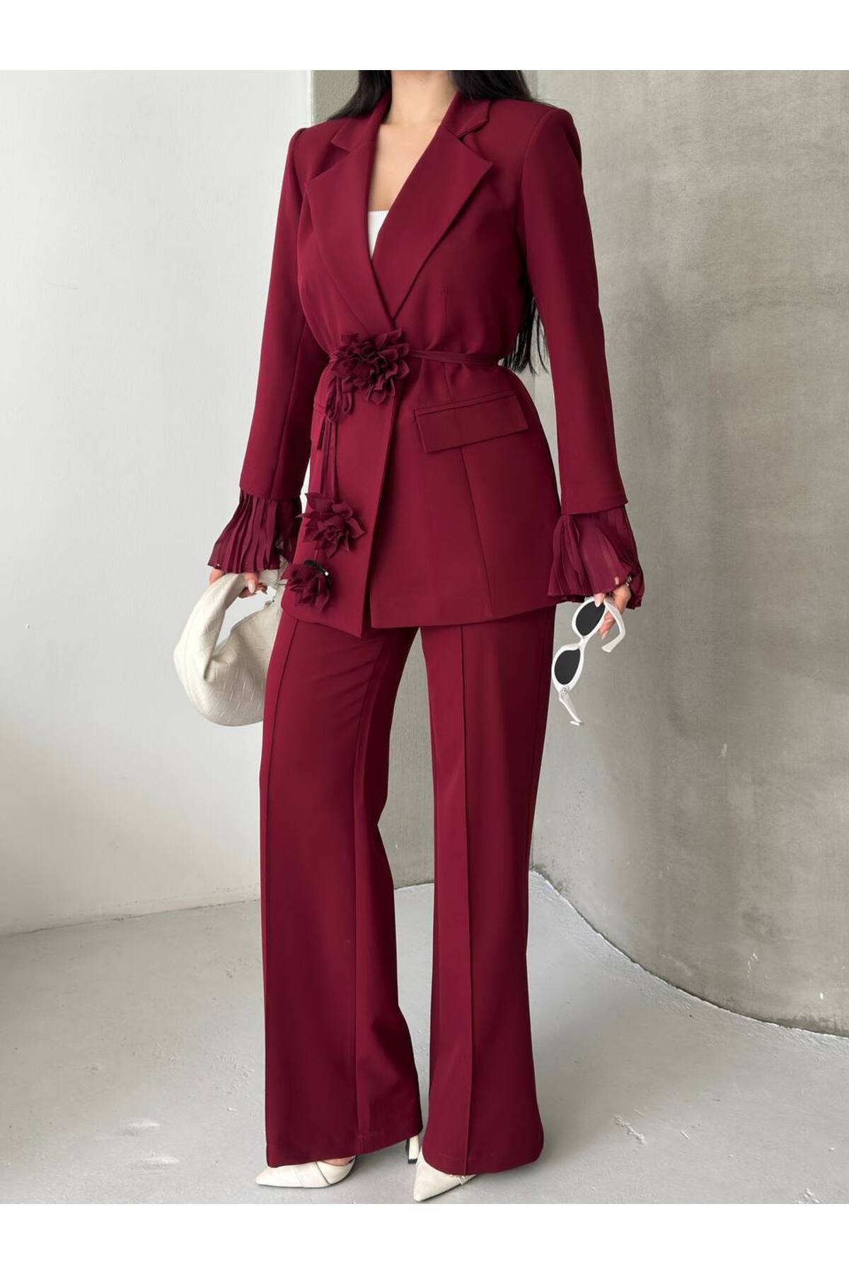 Costume femme avec accessoire rose détaillé - Görsel 7