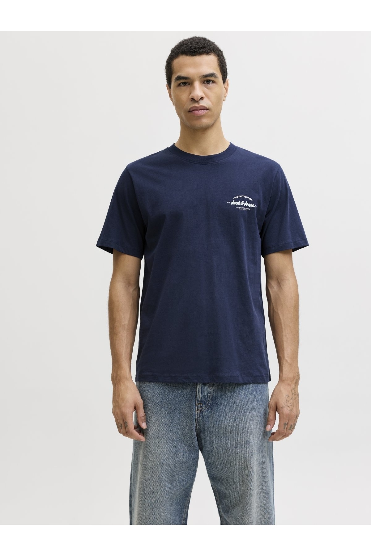 جک اند جونز تی شرت مردانه جی‌براندون مدل SS Crew Neck به رنگ سرمه‌ای کد ۱۲۲۸۸۱۱۳