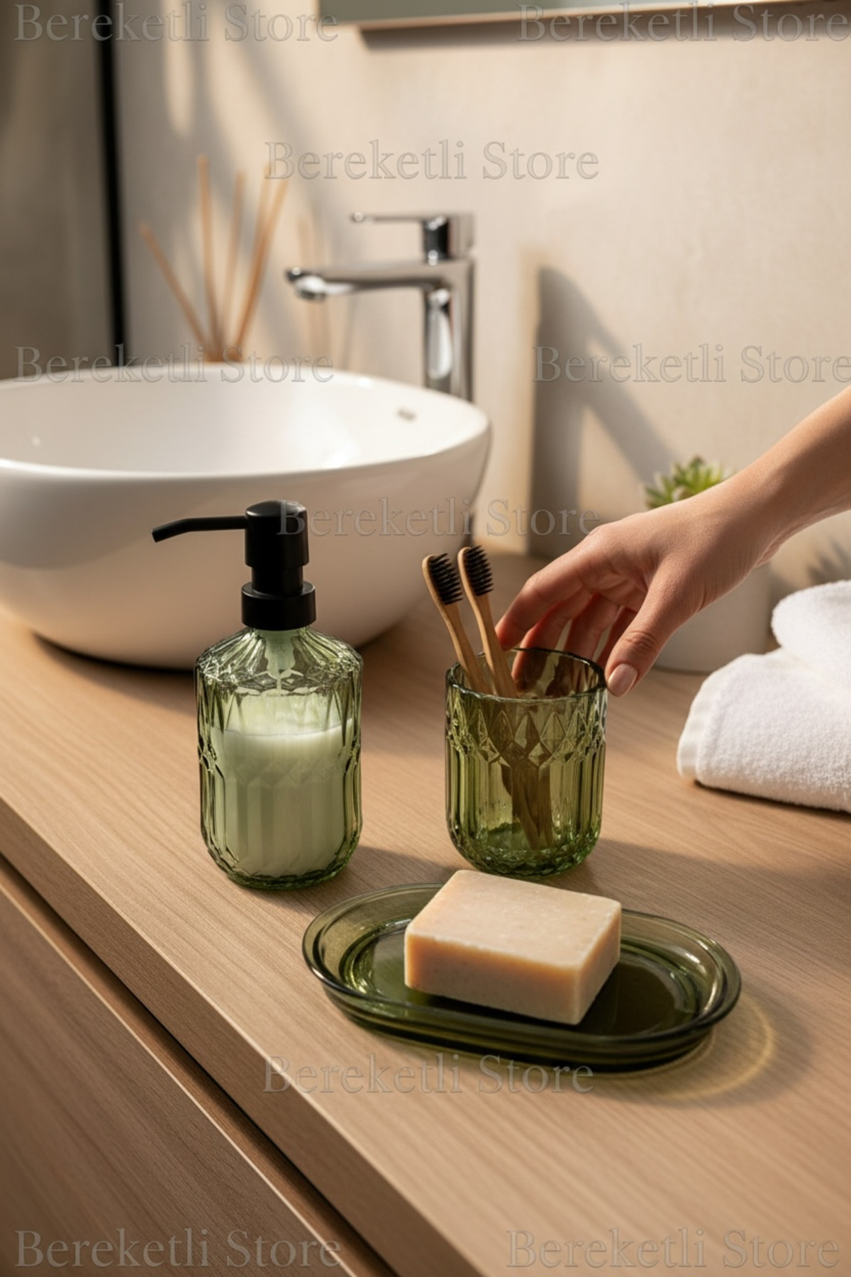 Sarı Çizgili Cam Banyo Seti | Sıvı Sabunluk, Diş Fırçalık ve Sabunluk | Şık & Modern Tezgâh Üstü Set