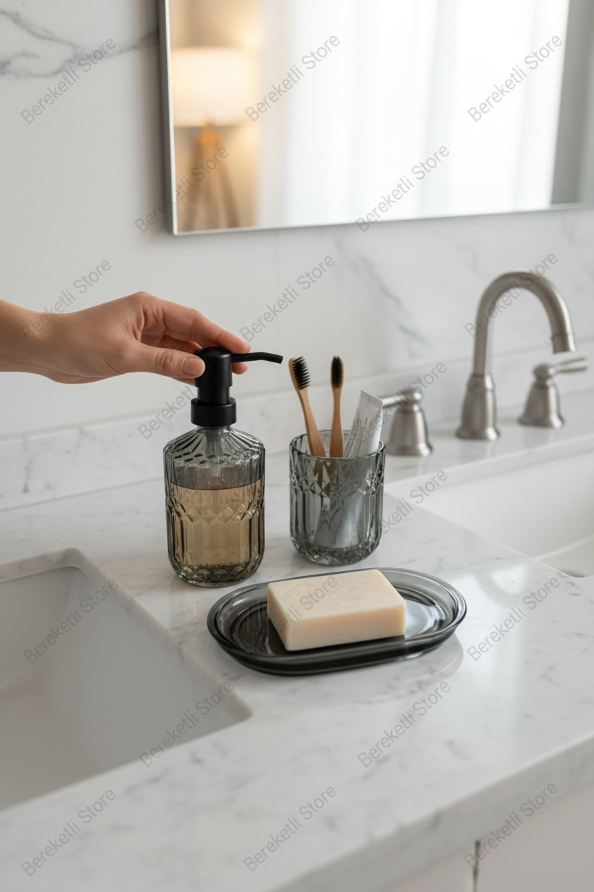 Sarı Çizgili Cam Banyo Seti | Sıvı Sabunluk, Diş Fırçalık ve Sabunluk | Şık & Modern Tezgâh Üstü Set