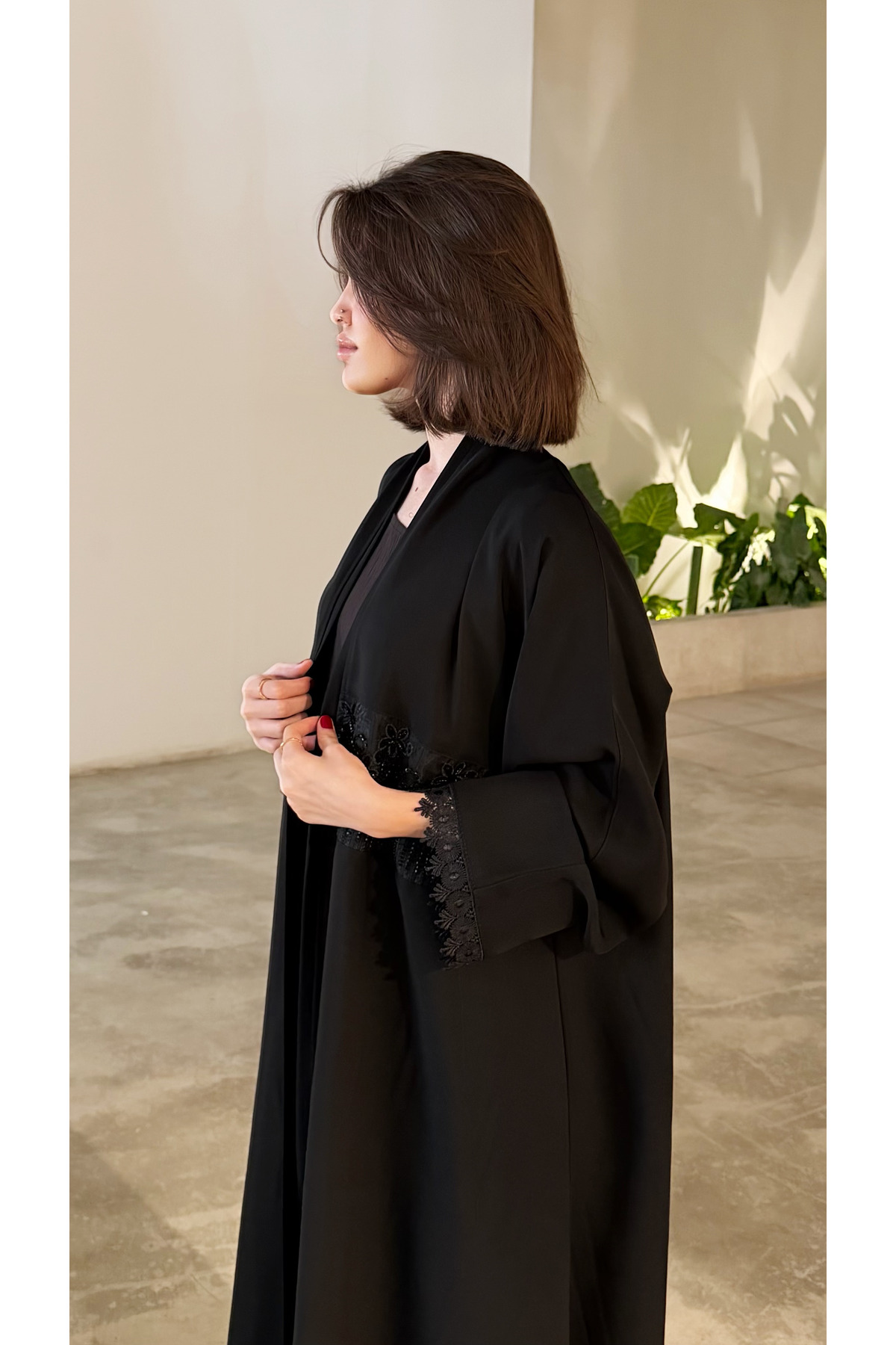 عباية ليان سوداء بتطريز أنيق – عباية نسائية بقصة ن...