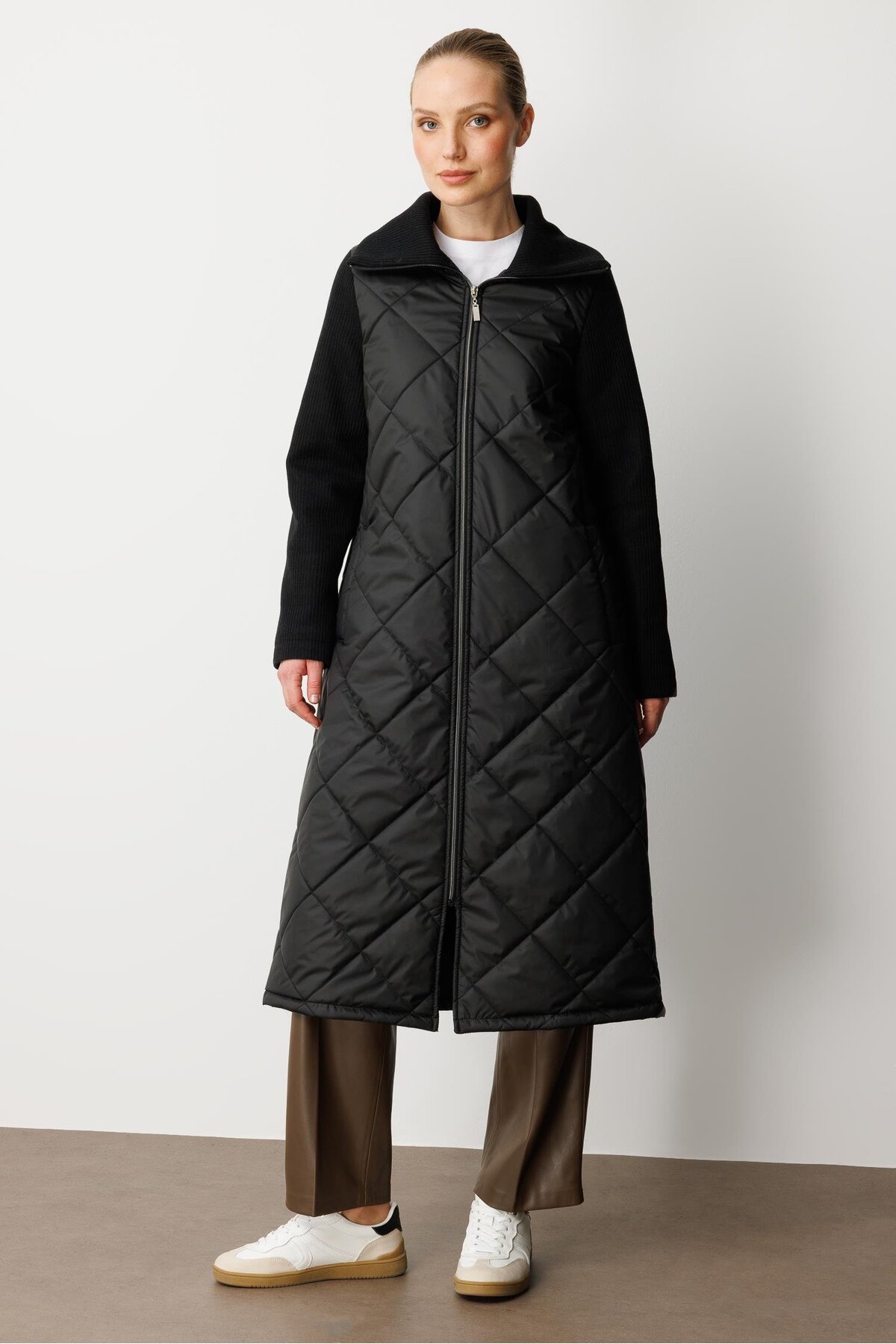 Micca  Kol ve Yaka Yüksek Yün İçerikli Triko Orta Bedeni Soft Elyaf Dolgulu Astarlı Zamansız Kaban-Siyah - Görsel 3