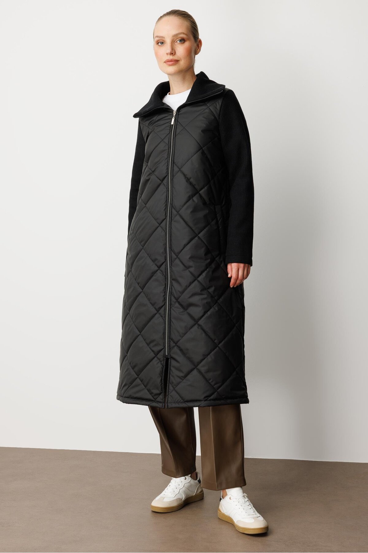 Micca  Kol ve Yaka Yüksek Yün İçerikli Triko Orta Bedeni Soft Elyaf Dolgulu Astarlı Zamansız Kaban-Siyah