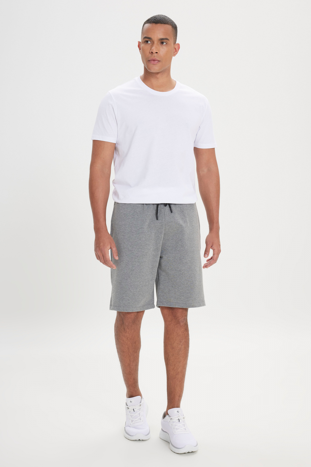 AC&Co / Altınyıldız Classics Erkek Gri Melanj Standart Fit Günlük Rahat Spor Örme Şort görsel 2