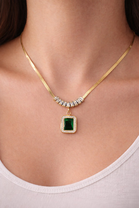 EG JEWELRY Zümrüt Yeşili Baget Taşlı Gold Zincir Kolye