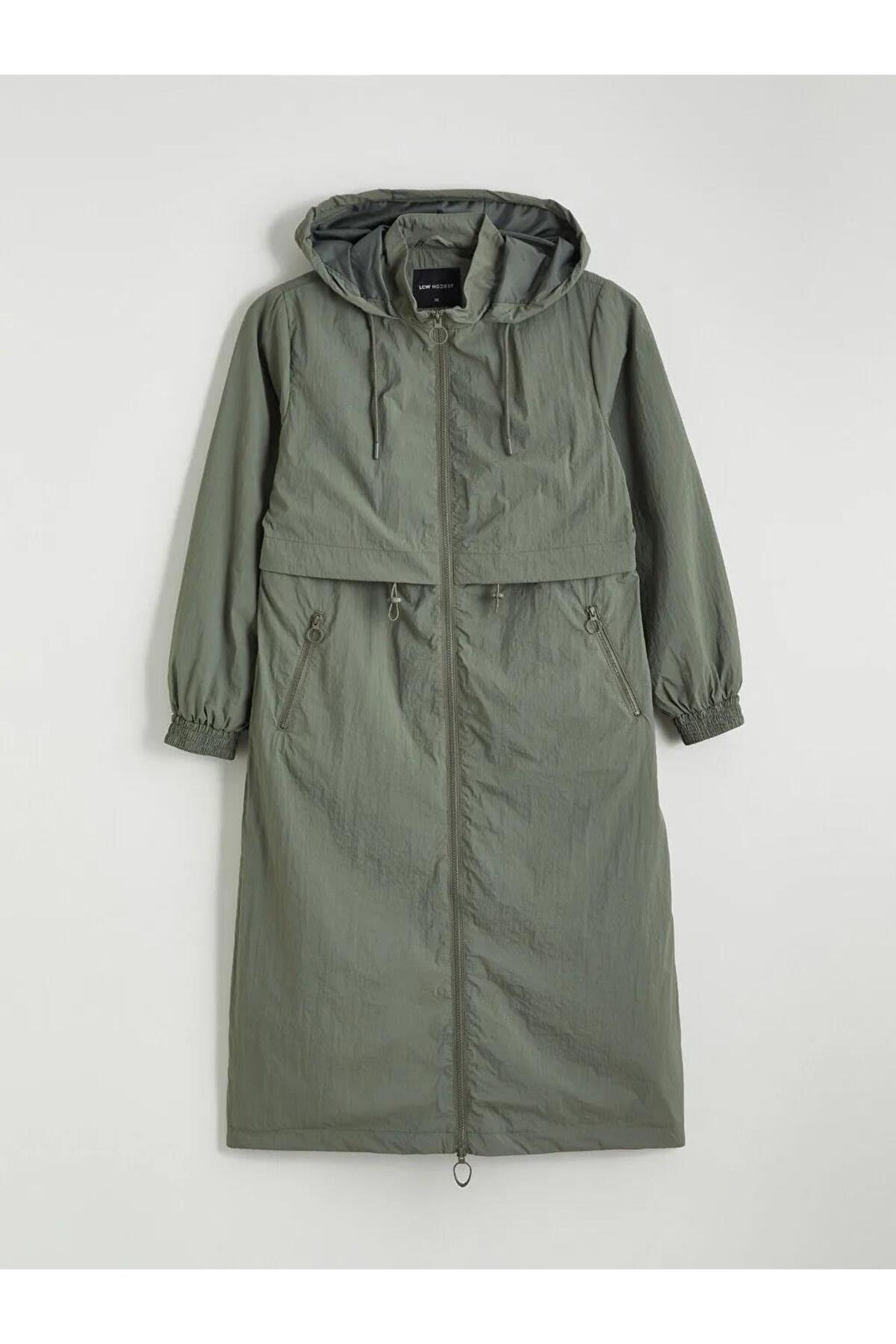 LC Waikiki  Siyah Kapüşonlu Büzgülü Kadın Yağmurluk (S6) - Görsel 5