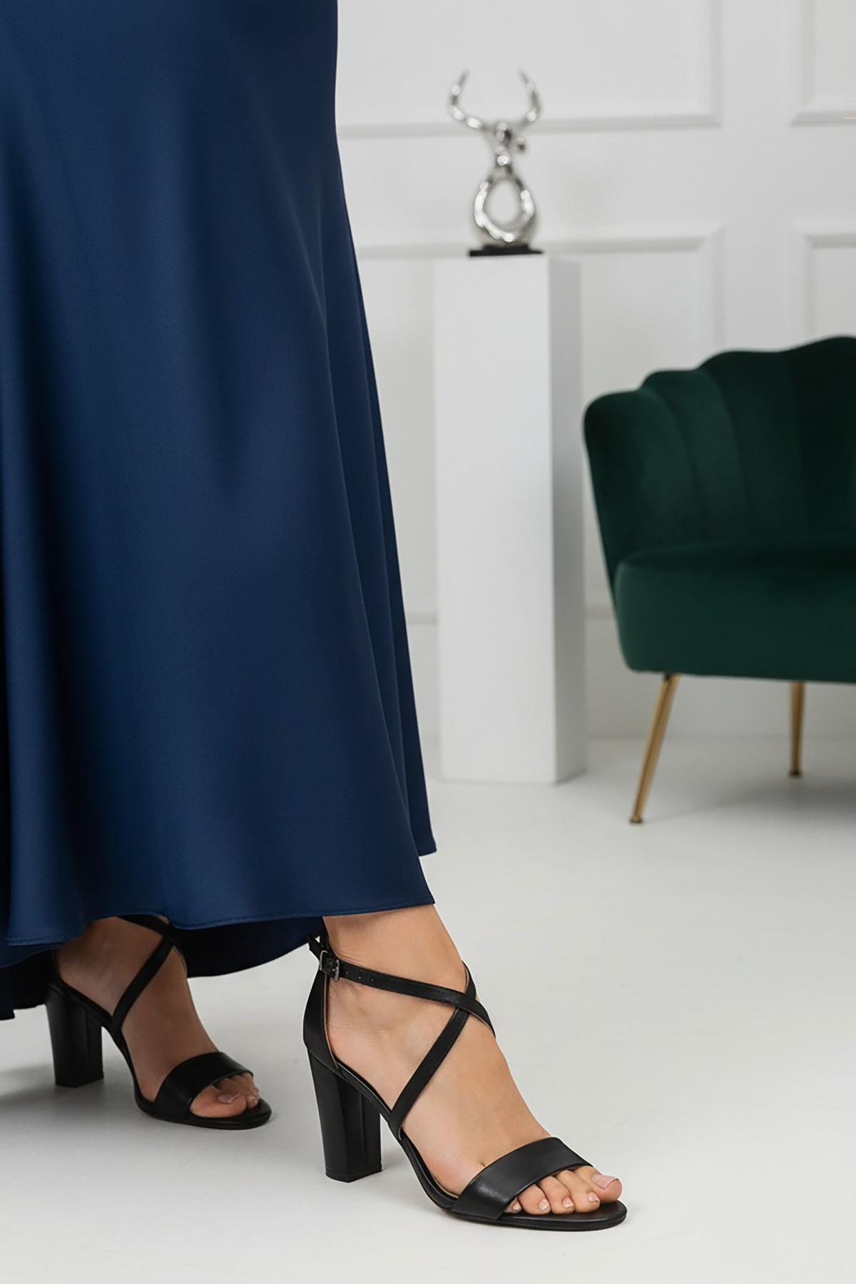 Modaarmada  Siyah mat deri çapraz bantlı yeni sezon kadın topuklu sandalet-topuk 8 cm - Görsel 3