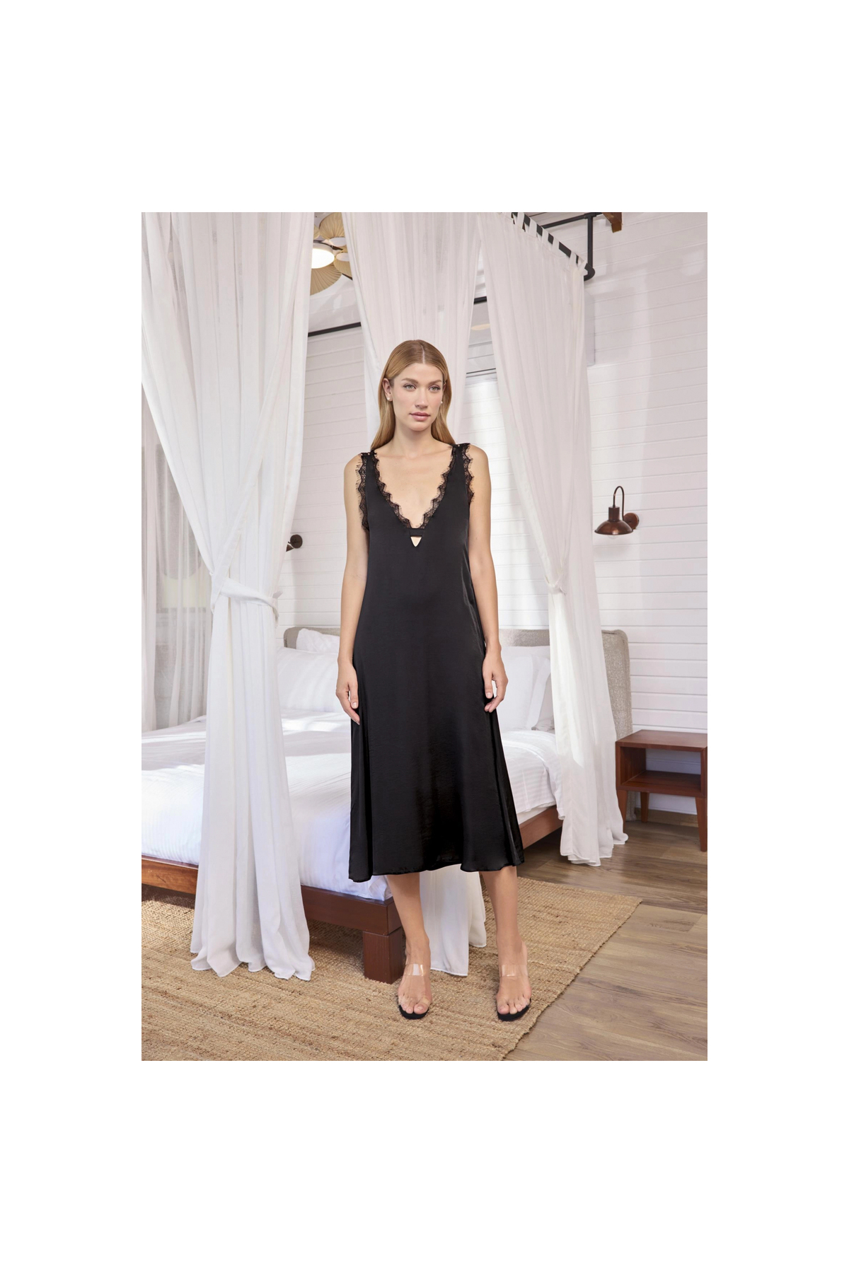 Narnuga Göğüs Ve Sırt Dekolteli Dantelli Saten Gecelik