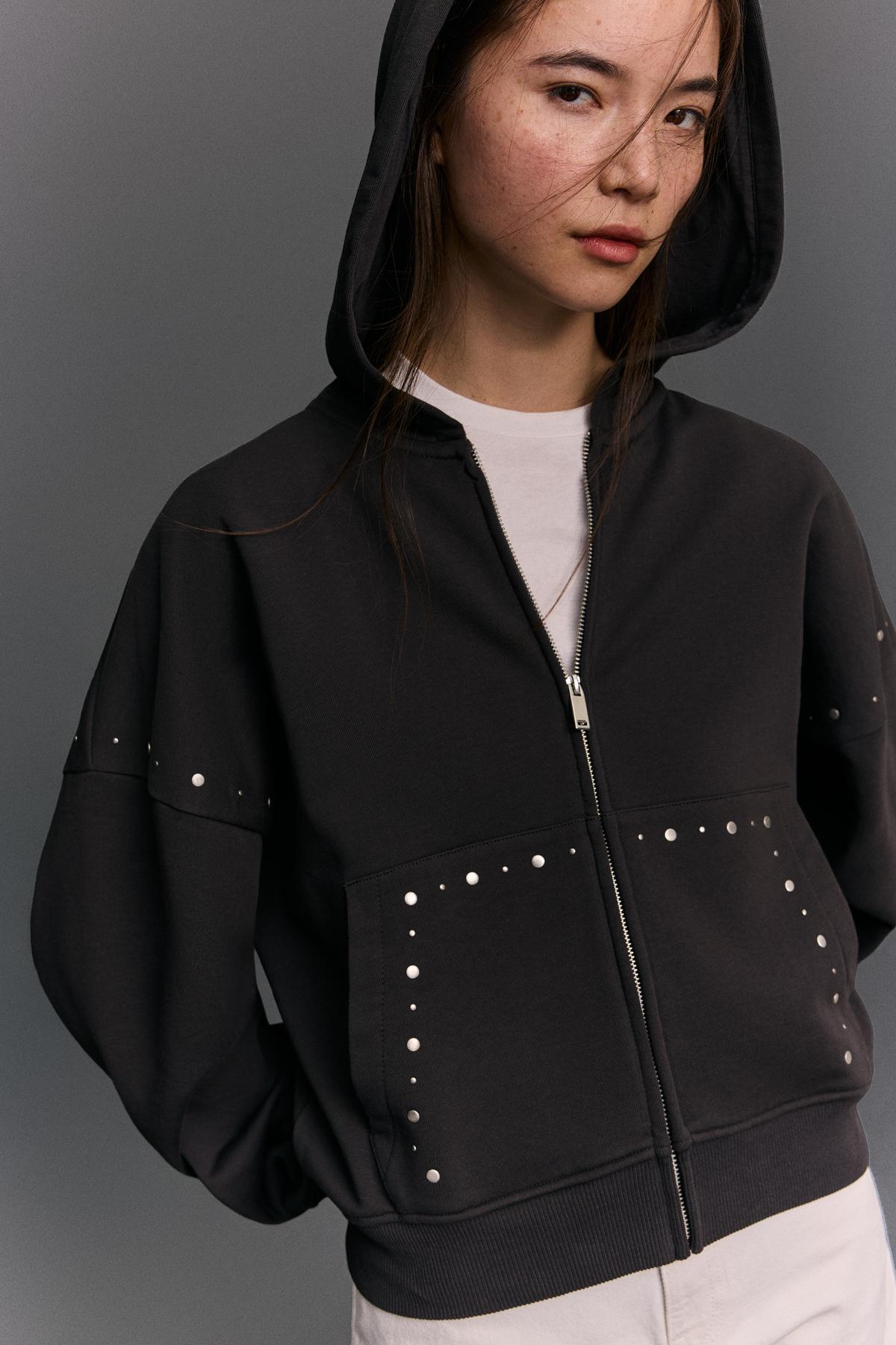 Bershka  Zımba detaylı fermuarlı kapüşonlu sweatshirt - Görsel 4