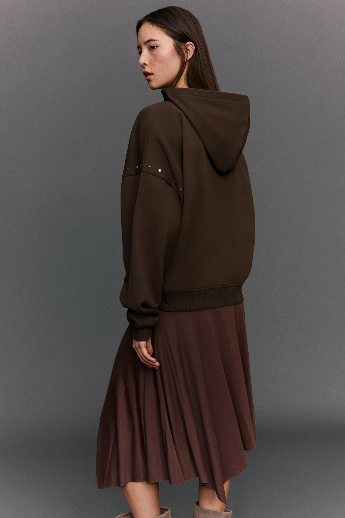 Bershka  Zımba detaylı fermuarlı kapüşonlu sweatshirt - Görsel 2