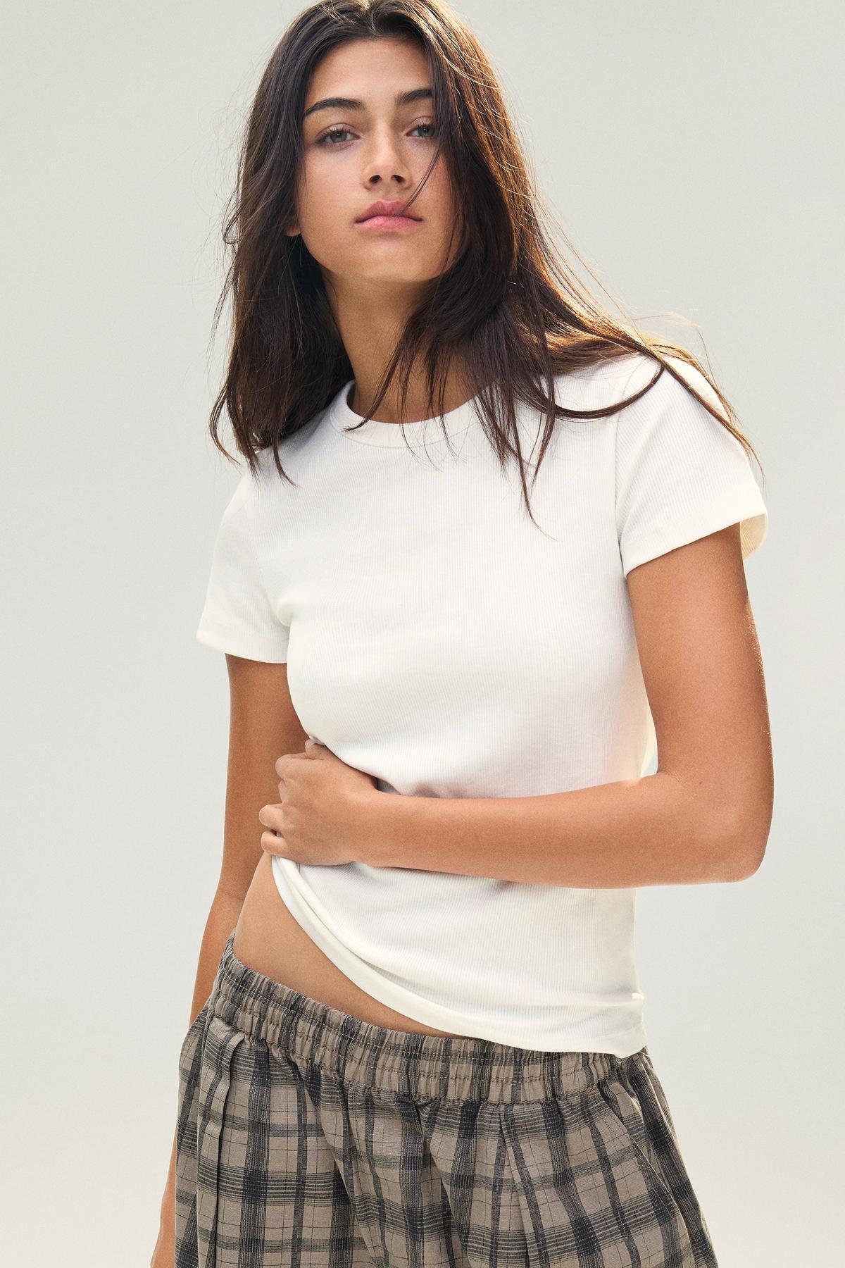 Bershka  Kısa kollu fitilli temel tişört