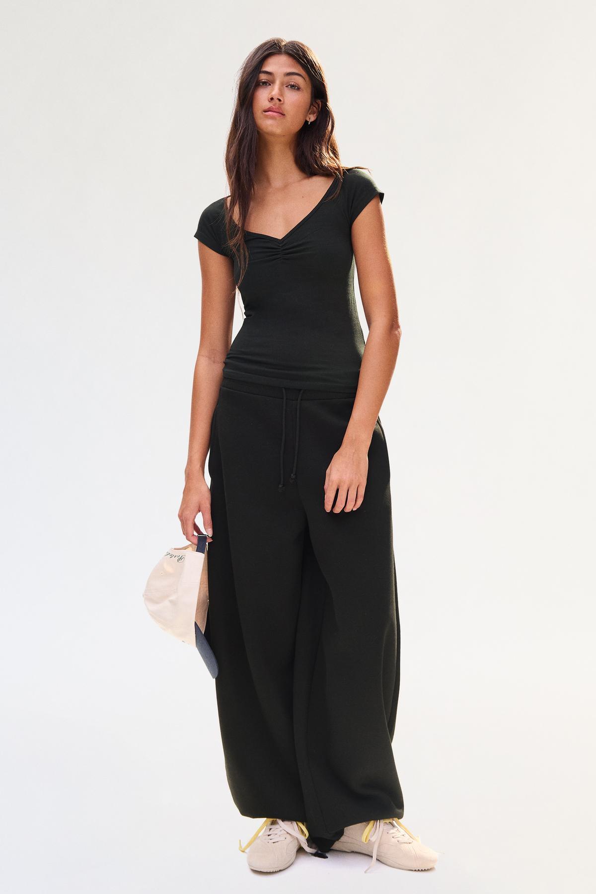 Bershka  Kısa kollu büzgülü tişört - Görsel 4