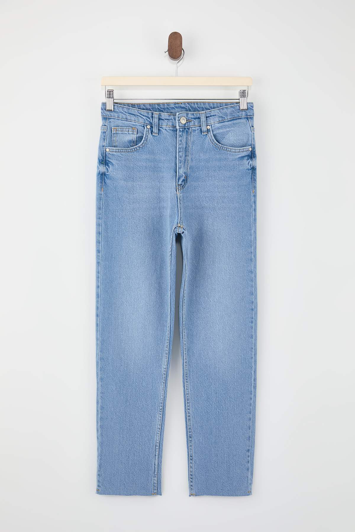 Trendyolmilla  Mavi Kesik Paça Yüksek Bel Az Esnek Mom Jeans TWOSS26JE00108 - Görsel 5