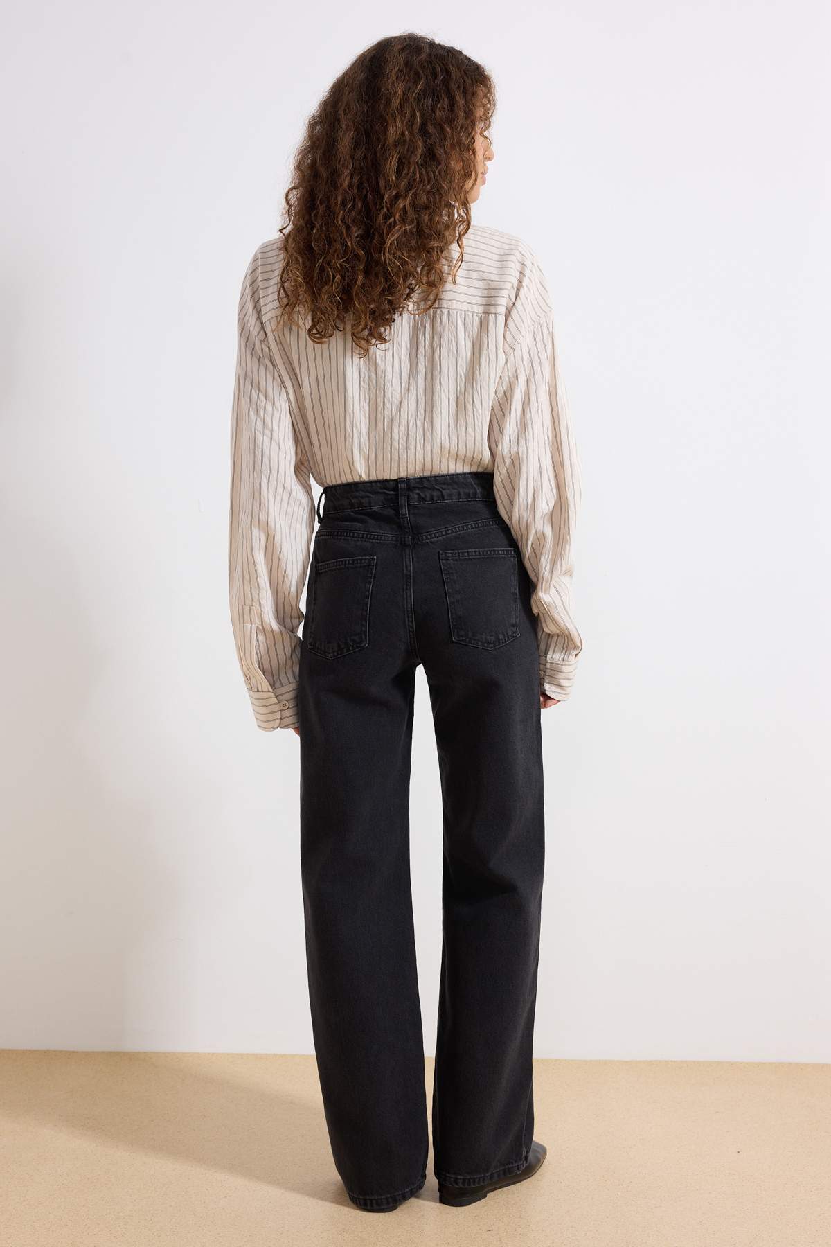 Trendyolmilla  Siyah Yüksek Bel Wide Leg Smoke Geniş Paça %100 Pamuk Non-Stretch Jeans TWOSS23JE00068 - Görsel 8