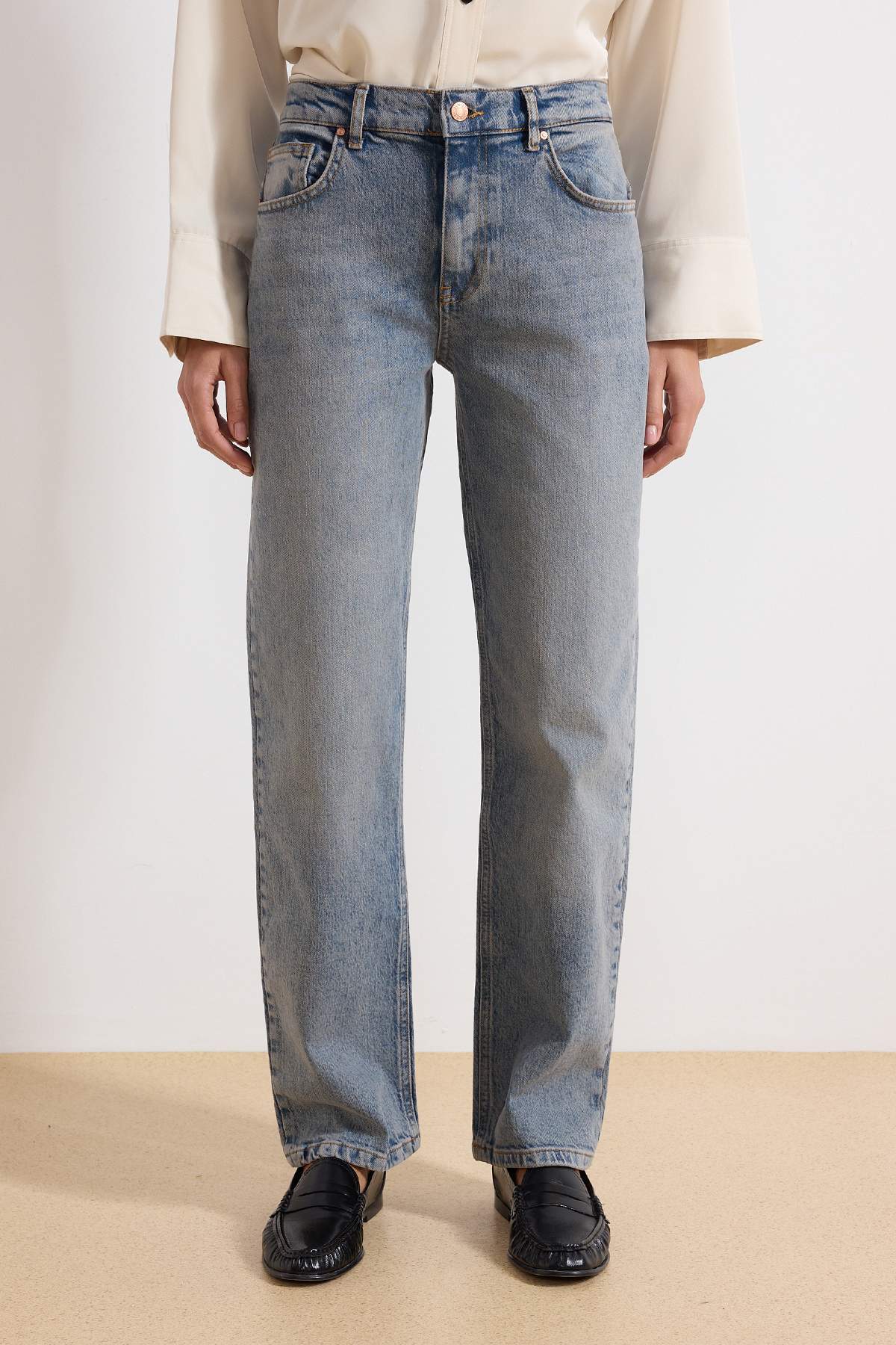 Trendyolmilla  Mavi More Sustainable Soluk Efekt Vintage Normal Bel Straight Jeans TWOAW25JE00076 - Görsel 3