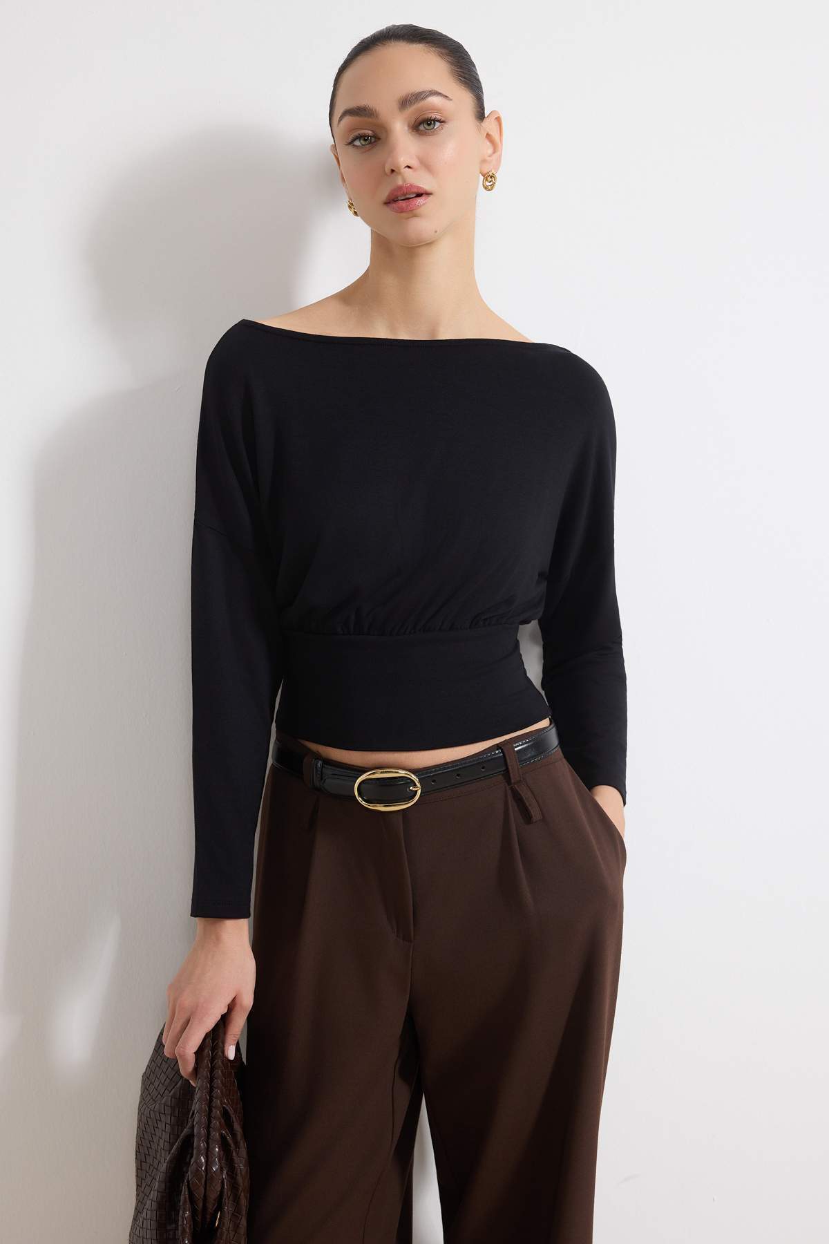 Trendyolmilla  Siyah Fitted/Vücuda Oturan Kayık Yaka Uzun Kollu Yumuşak Örme Bluz TWOSS26BZ00344