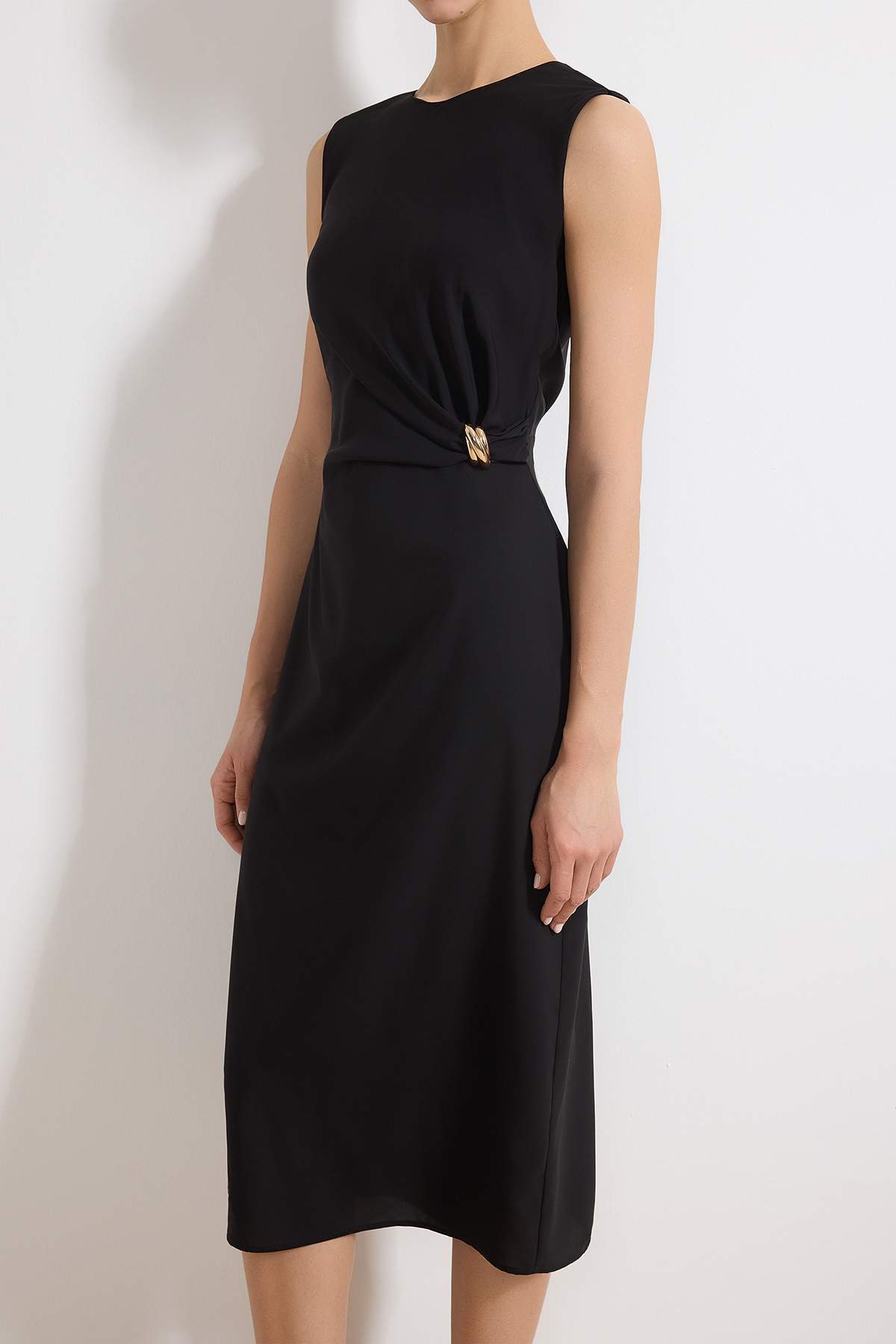 Trendyolmilla  Siyah Vücudu Saran Aksesuarlı Midi Dokuma Elbise TWOSS25EL00204 - Görsel 3