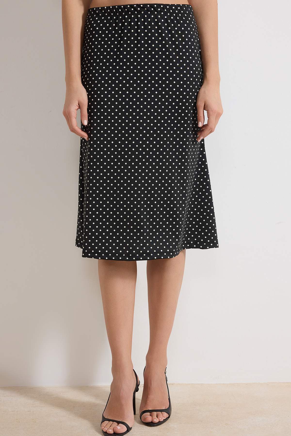 Trendyolmilla  Çok Renkli Puantiyeli Balık Normal Bel Midi Esnek Örme Etek TWOSS26ET00039 - Görsel 3