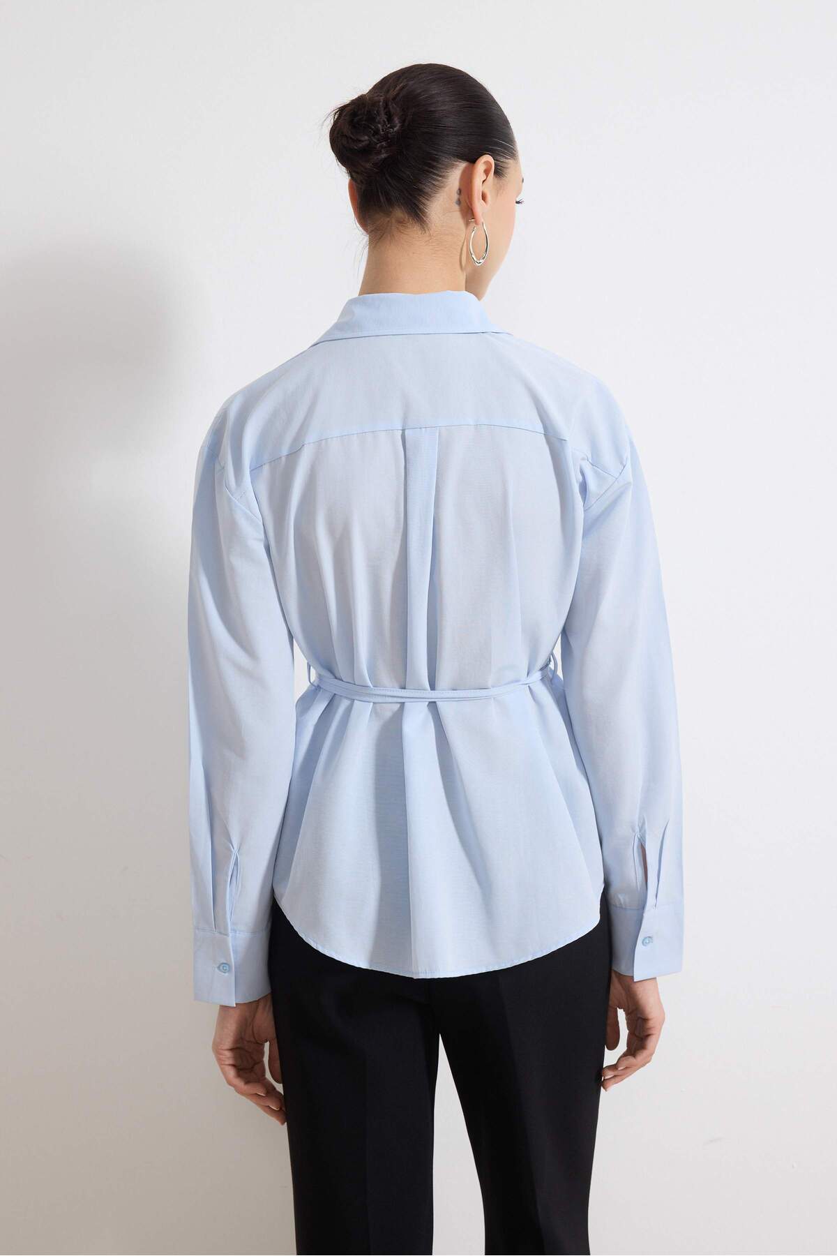Trendyolmilla  Açık Mavi Kuşak Detaylı Gömlek TWOSS26GO00076 - Görsel 4