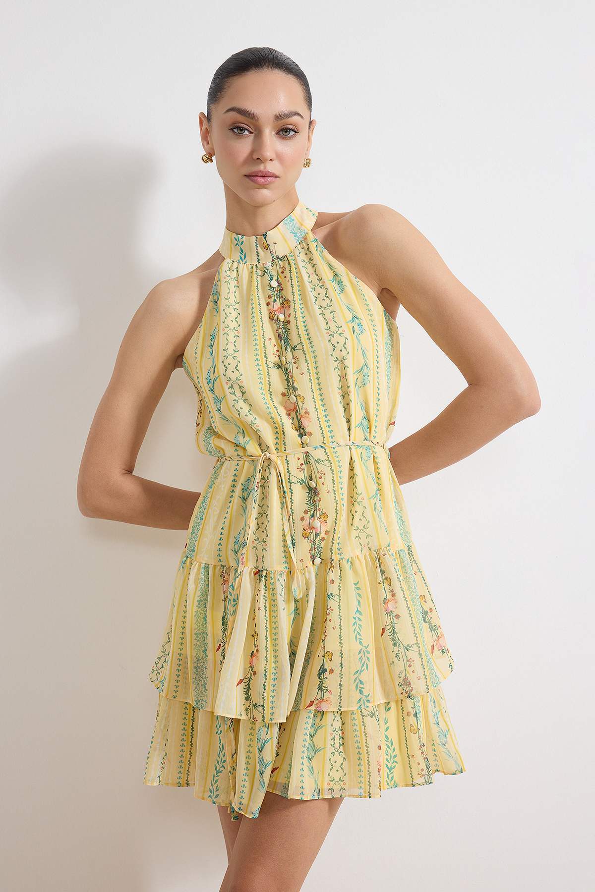 Trendyolmilla  Sarı Çiçek Desenli A-Kesim Boho Kat Kat Astarlı Şifon Uçuş Uçuş Dokuma Mini Elbise TWOSS23EL02056 - Görsel 2