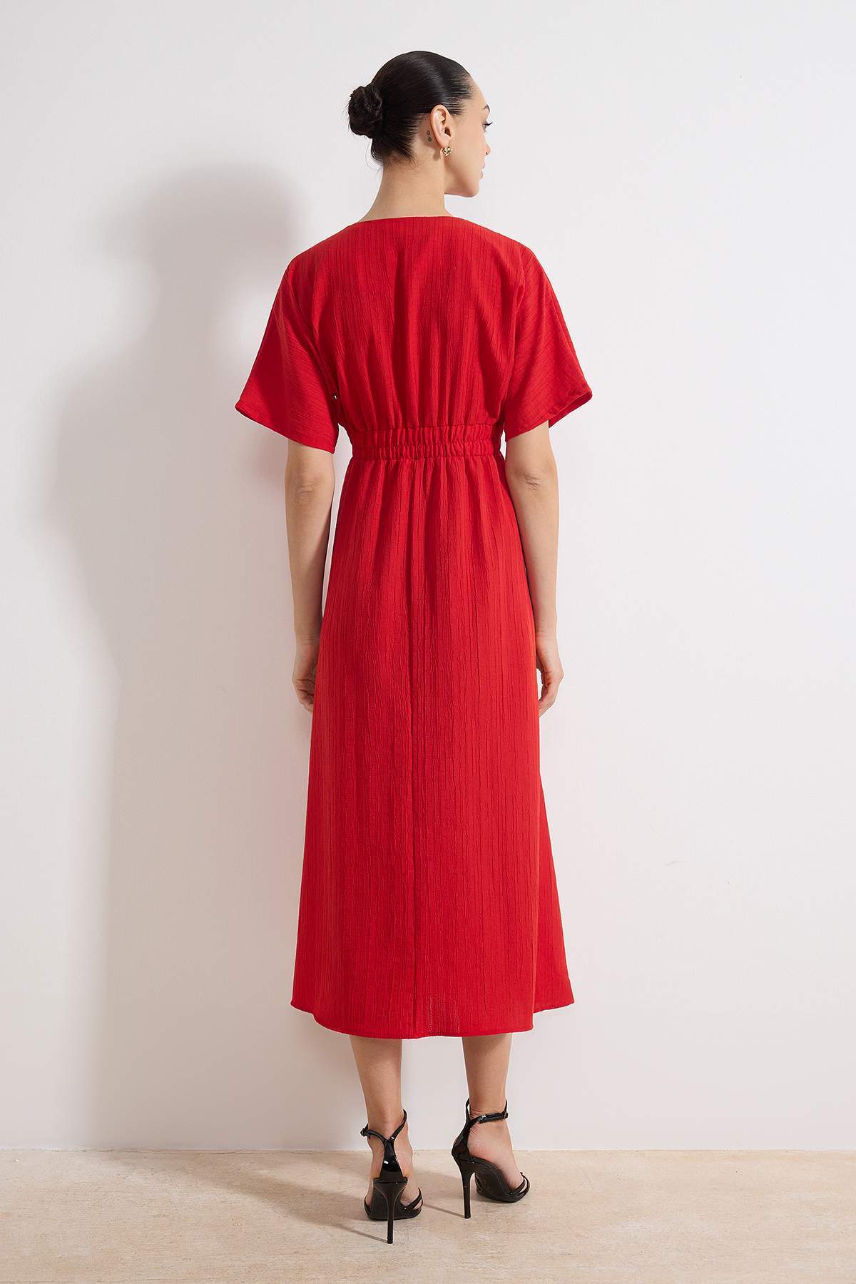 Trendyolmilla  Kırmızı A Kesim Korsaj Detaylı V Yaka Maxi Dokuma Elbise TWOSS24EL00620 - Görsel 4