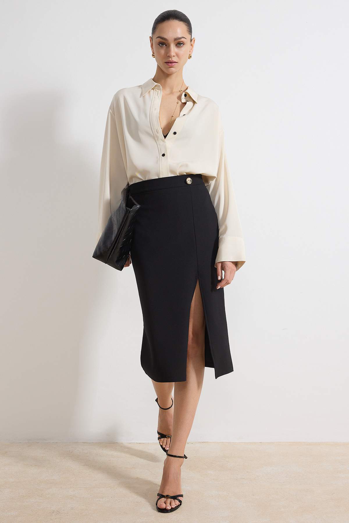 Trendyolmilla  Siyah Kalem Aksesuar Detaylı Normal Bel Midi Scuba Krep Örme Etek TWOSS26ET00021