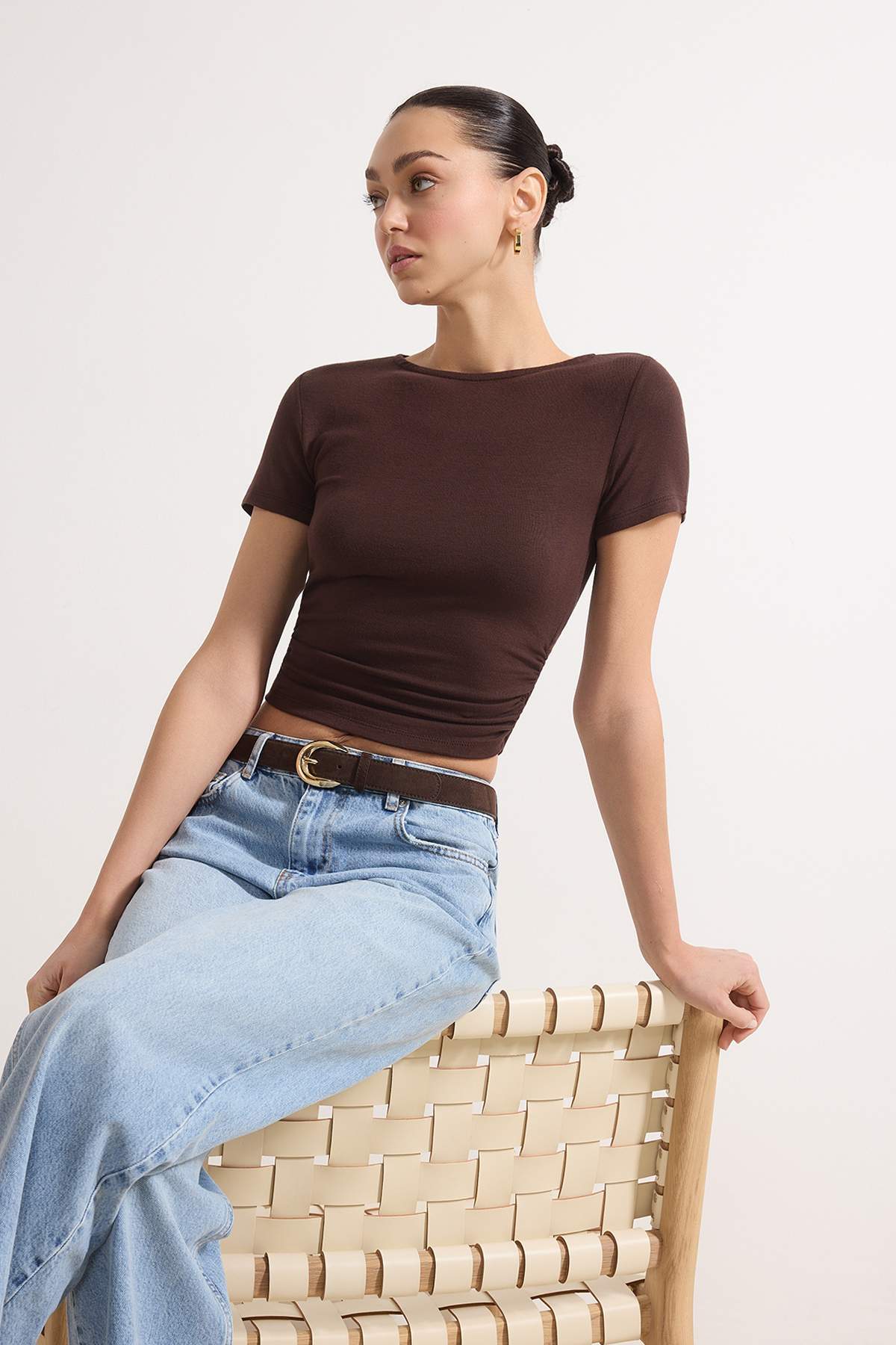 Trendyolmilla  Kahverengi Büzgü/Drape Detaylı Fitted Örme Bluz TWOSS25BZ00505 - Görsel 2